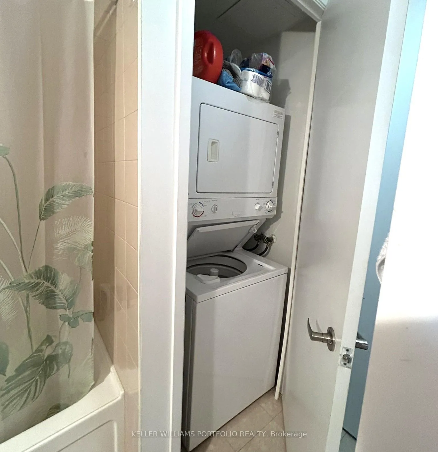 Photo 13 of Unit 1512, 85 Bloor Street E, Toronto, Church-Yonge Corridor — HOMEH