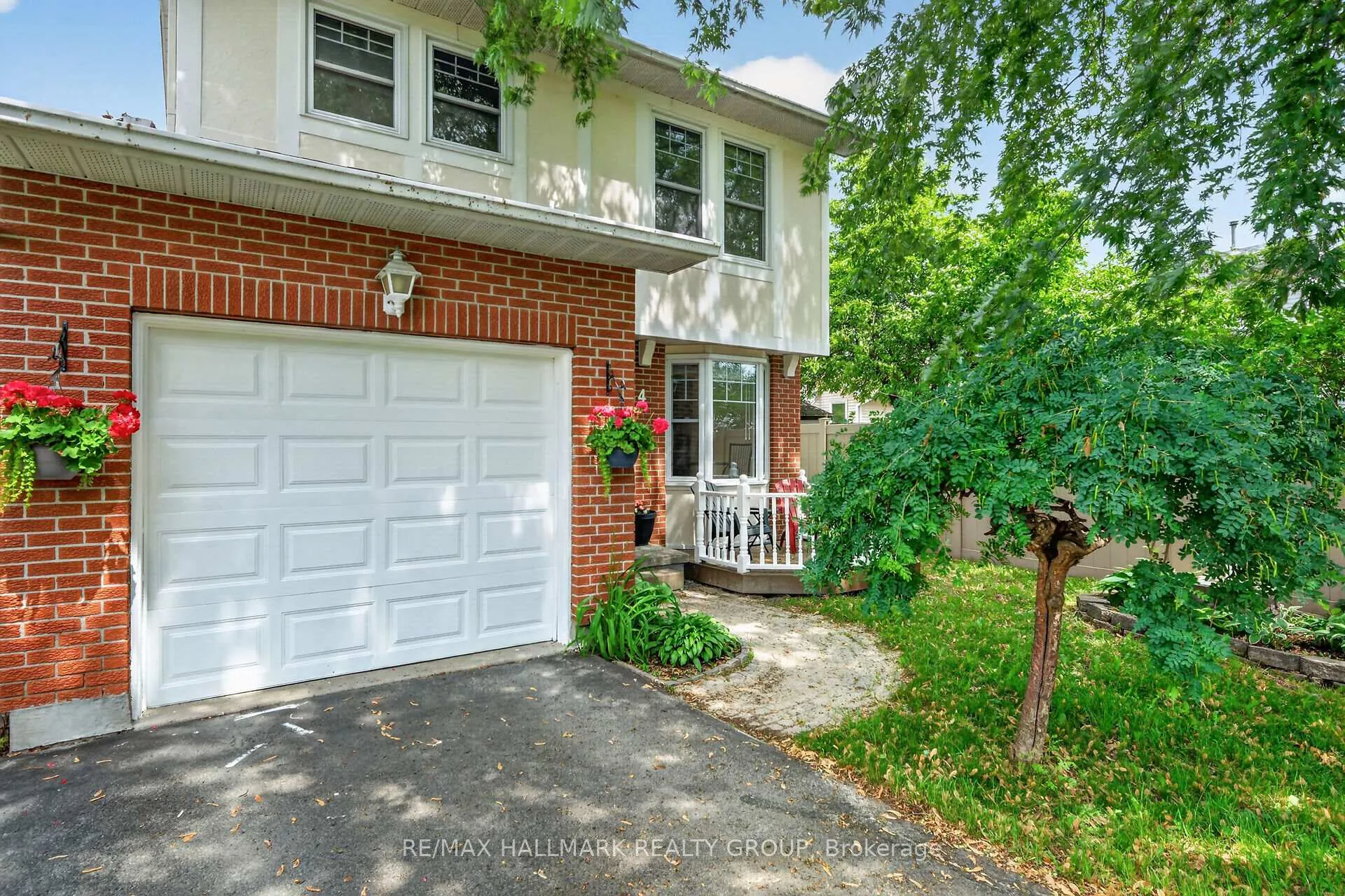 Photo 3 of 4 Gowrie Drive, Ottawa, Kanata - Glencairn/Hazeldean — HOMEH