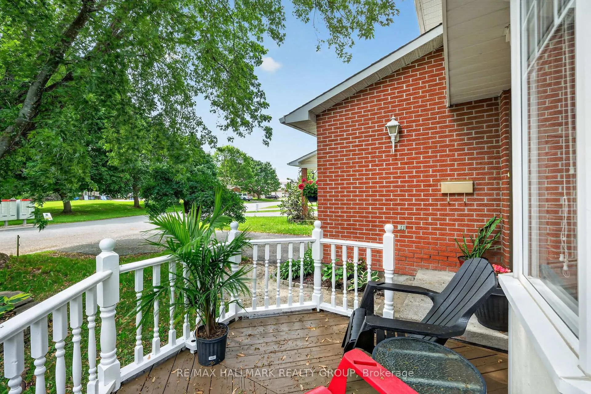 Photo 4 of 4 Gowrie Drive, Ottawa, Kanata - Glencairn/Hazeldean — HOMEH