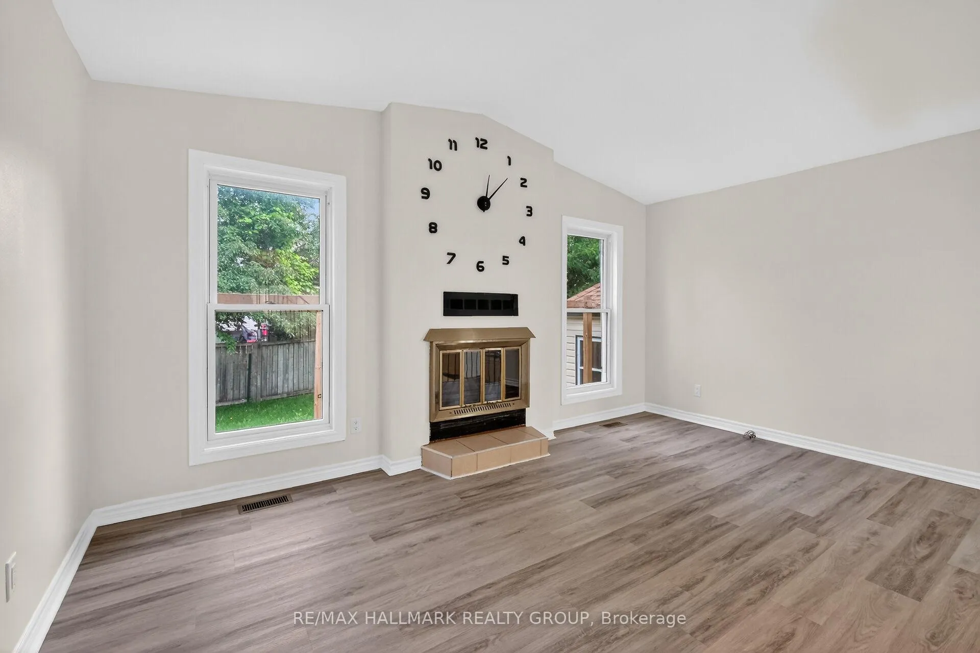 Photo 6 of 4 Gowrie Drive, Ottawa, Kanata - Glencairn/Hazeldean — HOMEH