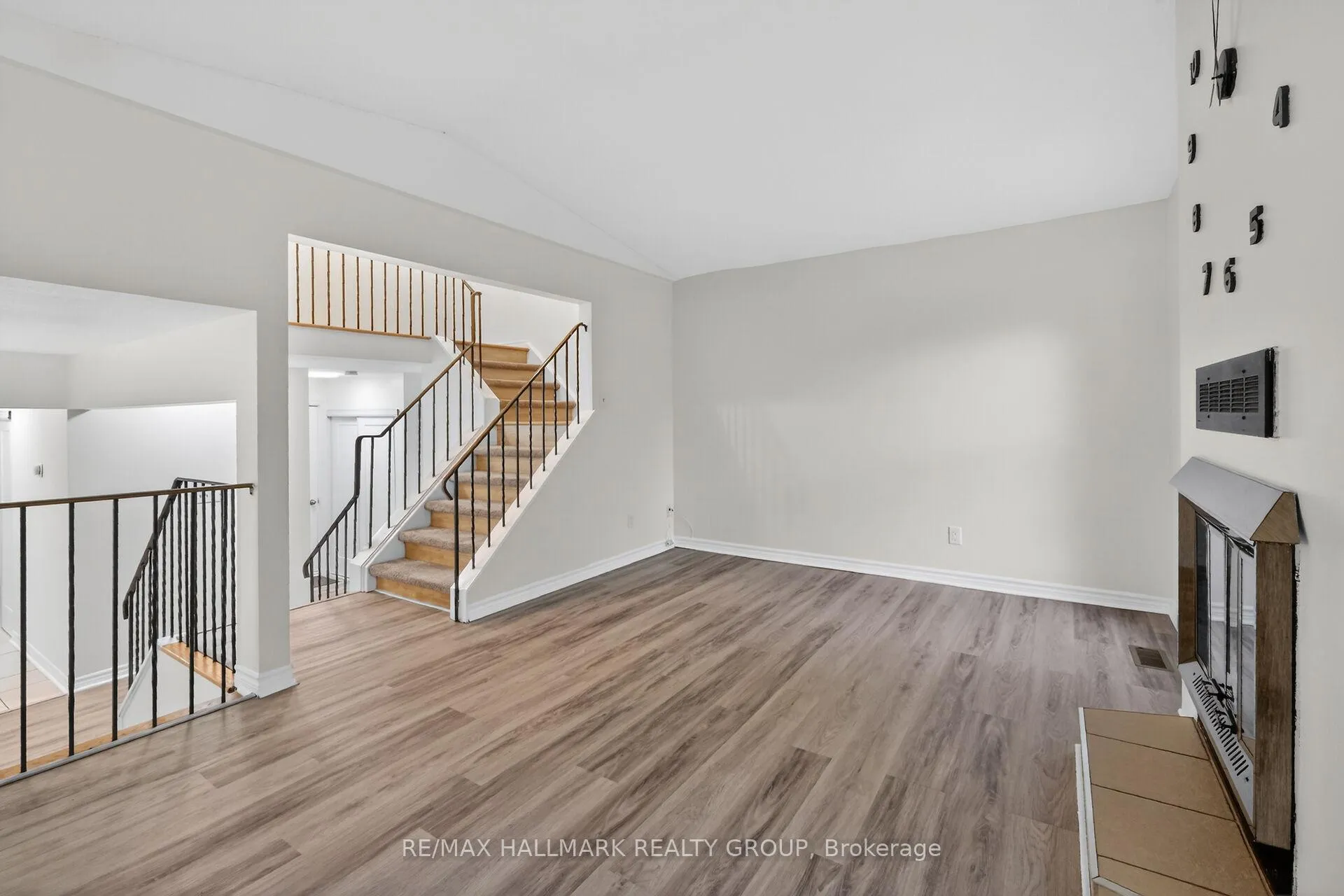 Photo 8 of 4 Gowrie Drive, Ottawa, Kanata - Glencairn/Hazeldean — HOMEH