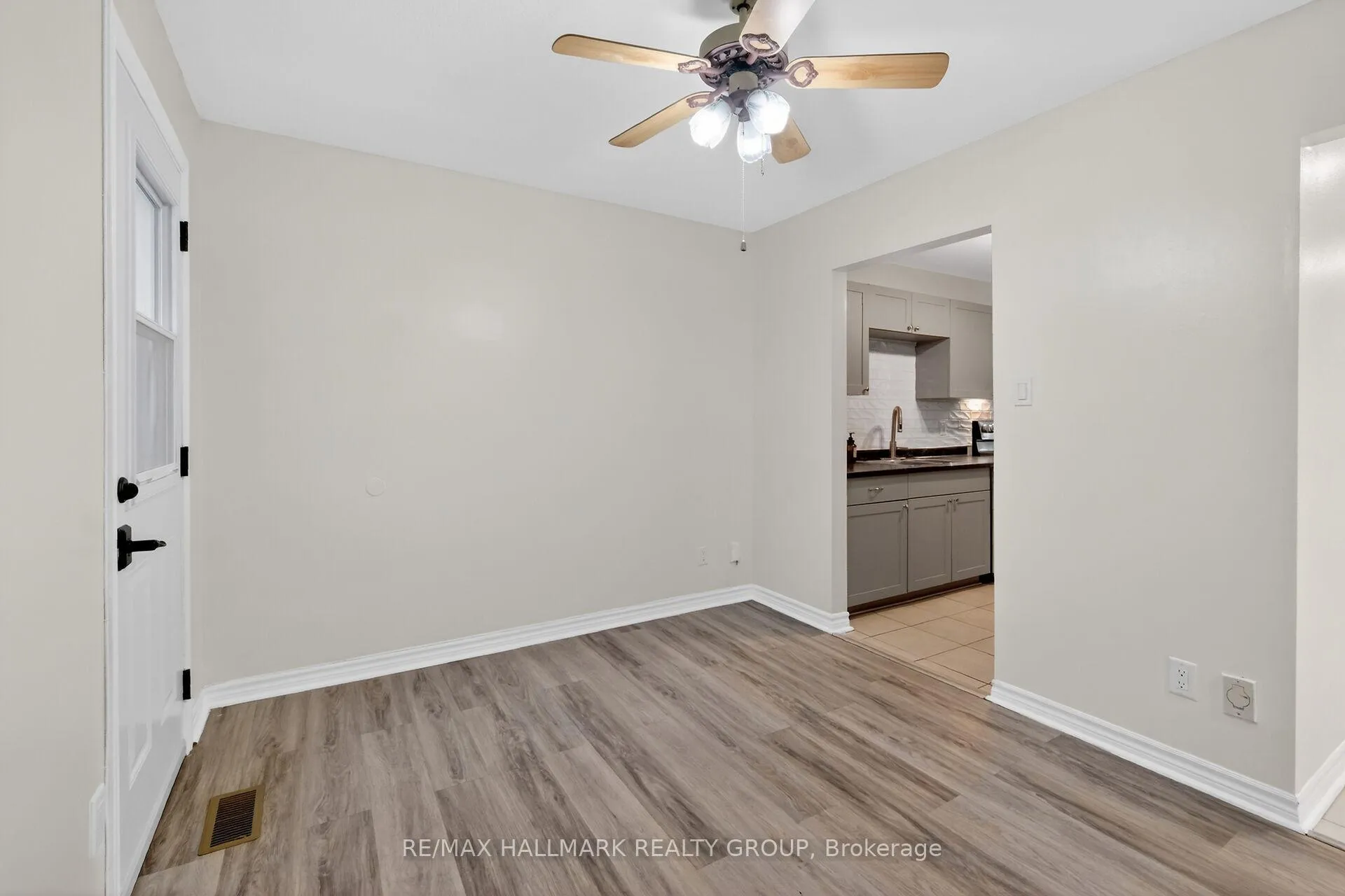 Photo 14 of 4 Gowrie Drive, Ottawa, Kanata - Glencairn/Hazeldean — HOMEH