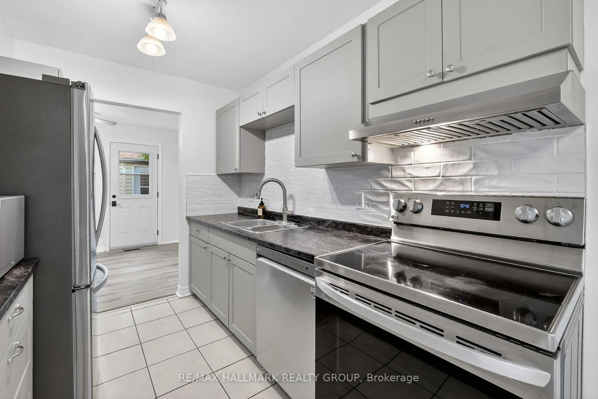 Photo 16 of 4 Gowrie Drive, Ottawa, Kanata - Glencairn/Hazeldean — HOMEH