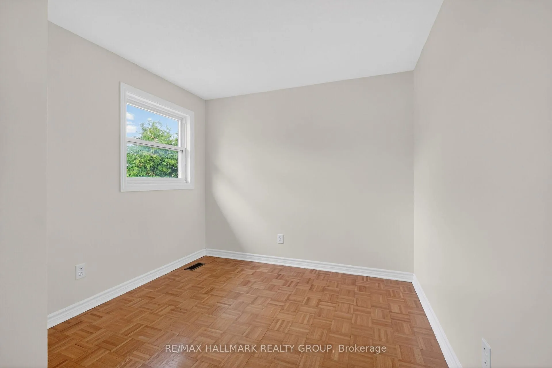Photo 27 of 4 Gowrie Drive, Ottawa, Kanata - Glencairn/Hazeldean — HOMEH