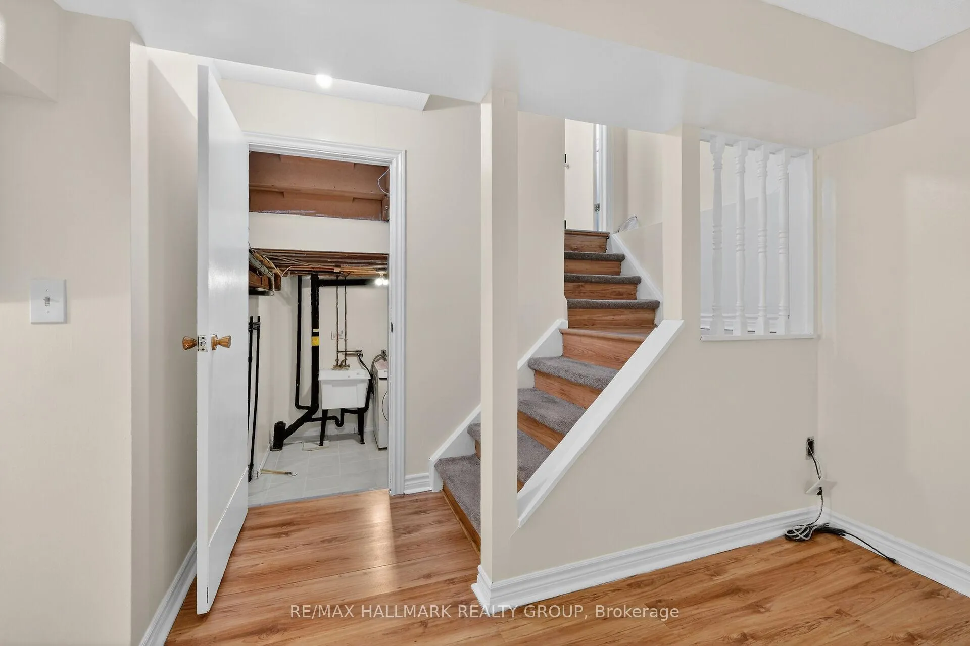 Photo 34 of 4 Gowrie Drive, Ottawa, Kanata - Glencairn/Hazeldean — HOMEH
