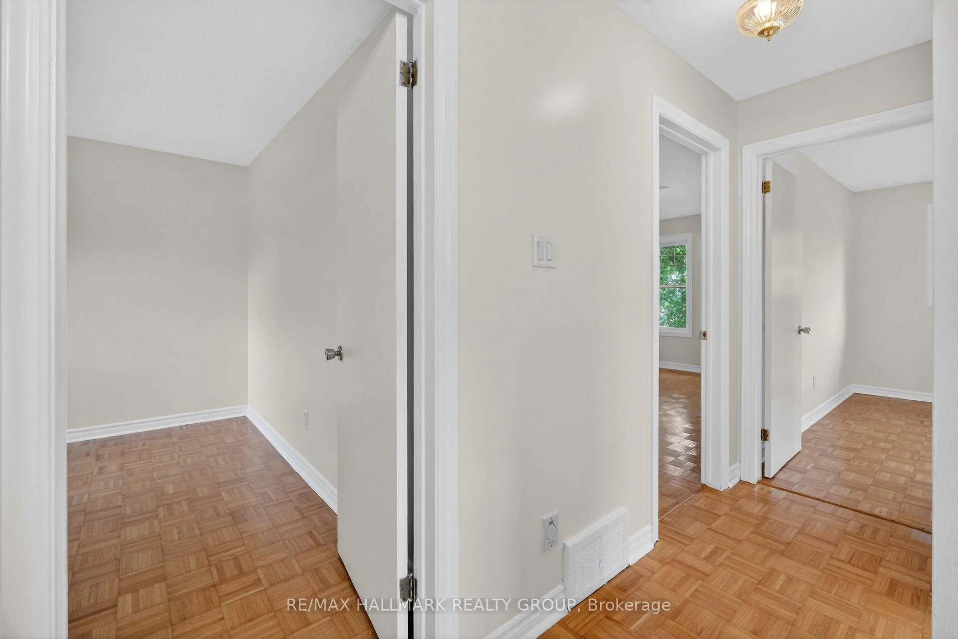 Photo 35 of 4 Gowrie Drive, Ottawa, Kanata - Glencairn/Hazeldean — HOMEH