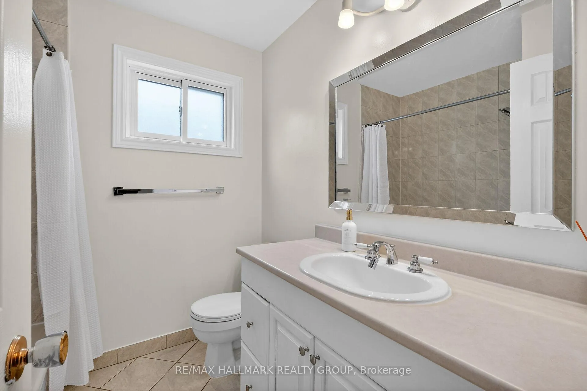 Photo 41 of 4 Gowrie Drive, Ottawa, Kanata - Glencairn/Hazeldean — HOMEH
