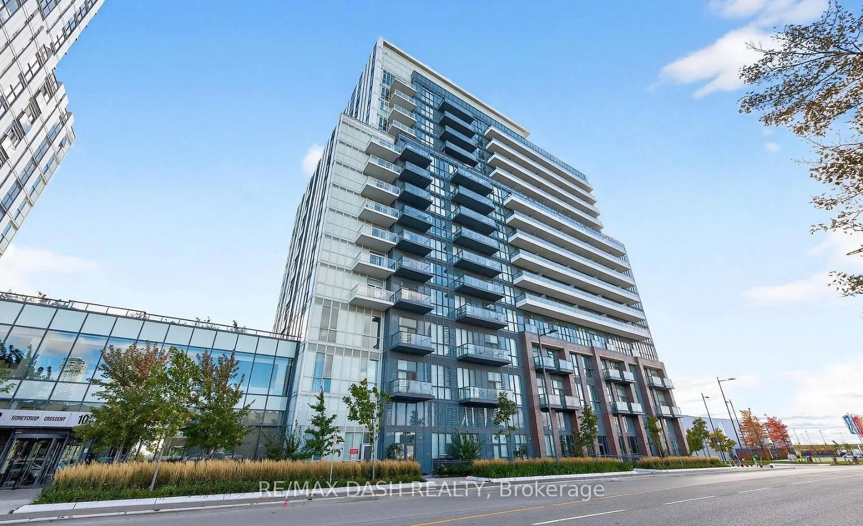 Photo 1 of Unit 1118, 10 Honeycrisp Crescent, Vaughan, Vaughan Corporate Centre — HOMEH