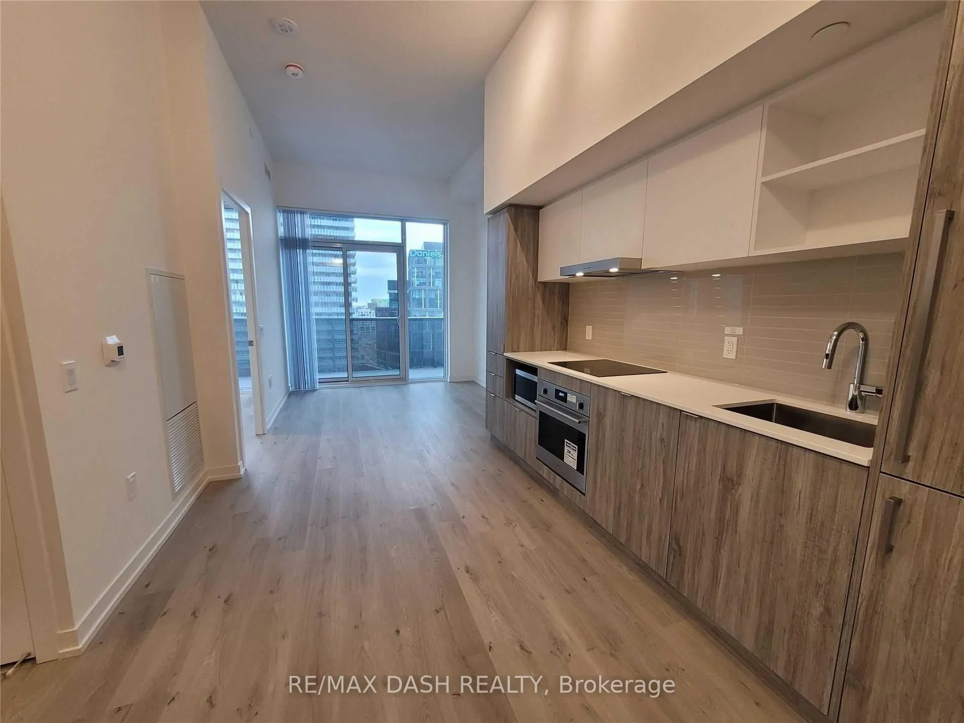 Photo 15 of Unit 1118, 10 Honeycrisp Crescent, Vaughan, Vaughan Corporate Centre — HOMEH
