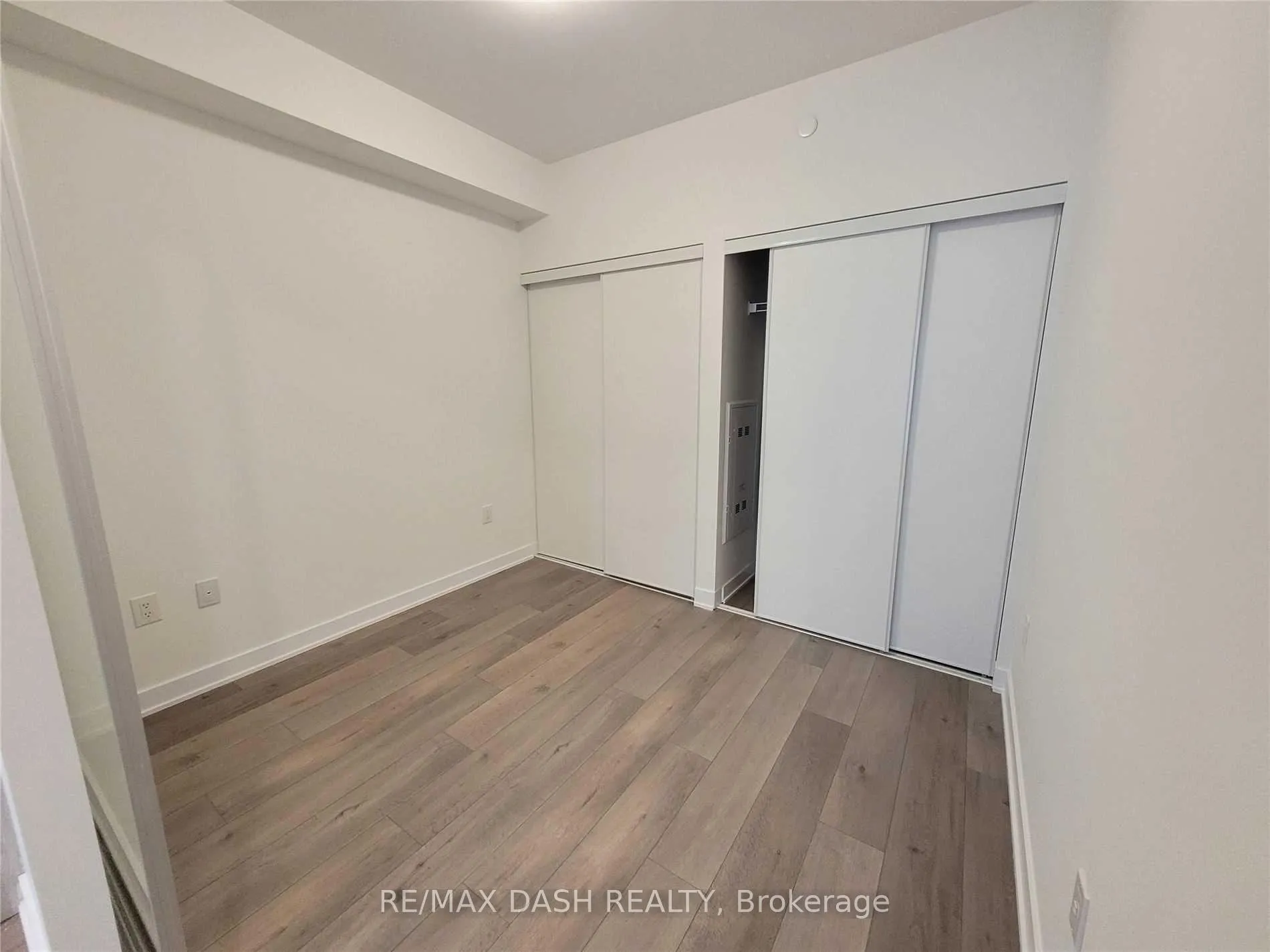 Photo 4 of Unit 1118, 10 Honeycrisp Crescent, Vaughan, Vaughan Corporate Centre — HOMEH