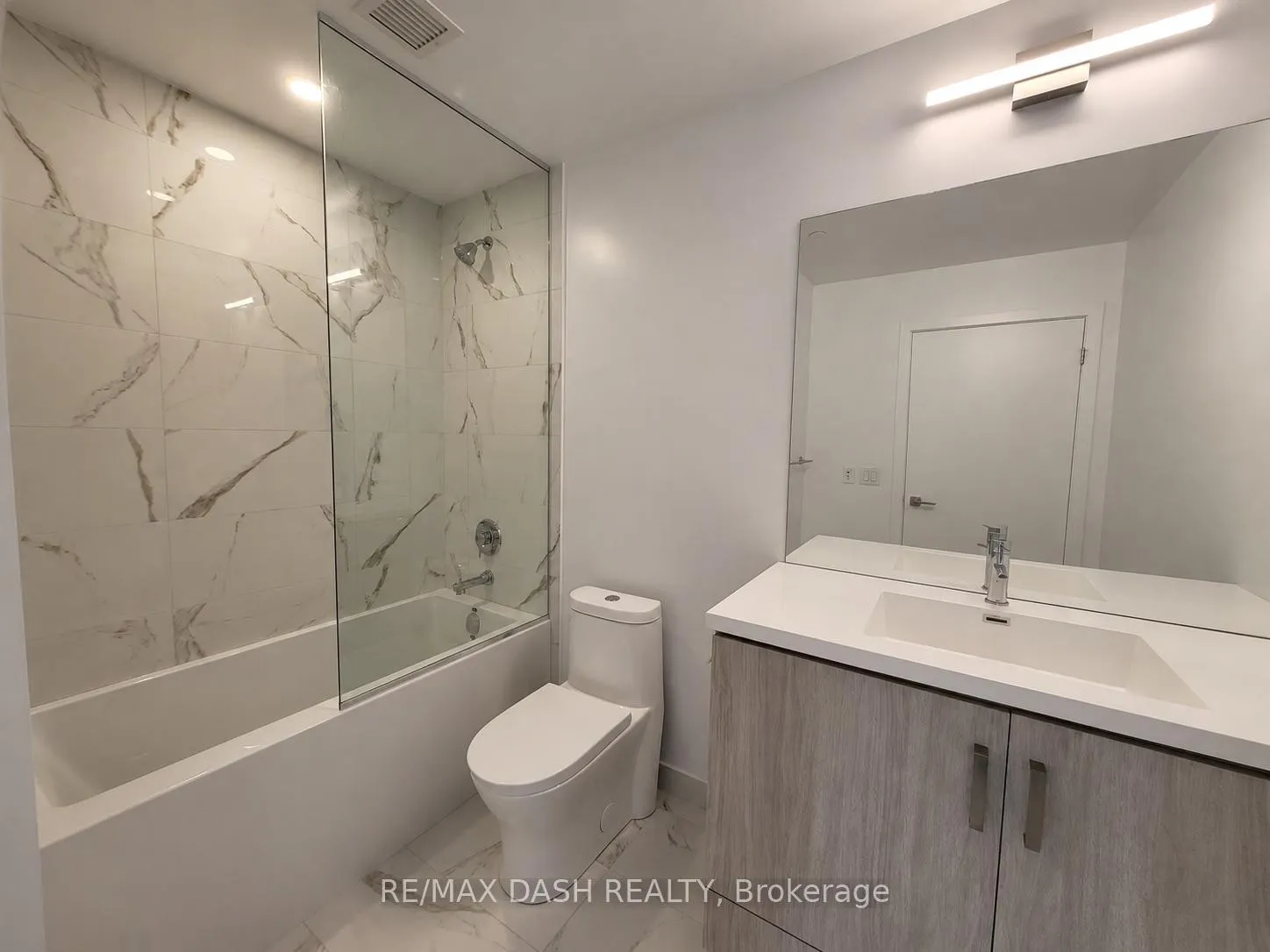 Photo 6 of Unit 1118, 10 Honeycrisp Crescent, Vaughan, Vaughan Corporate Centre — HOMEH