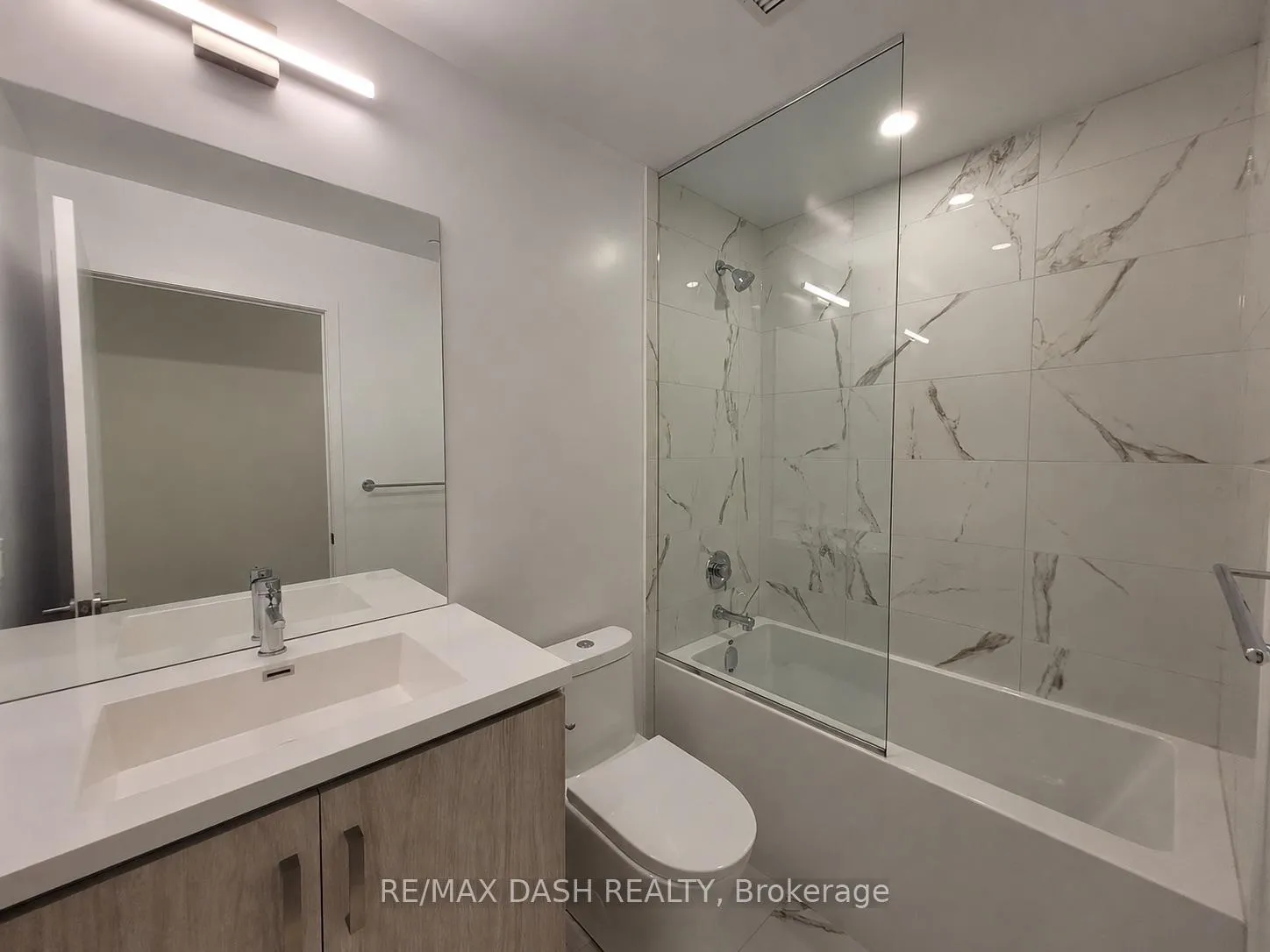 Photo 7 of Unit 1118, 10 Honeycrisp Crescent, Vaughan, Vaughan Corporate Centre — HOMEH