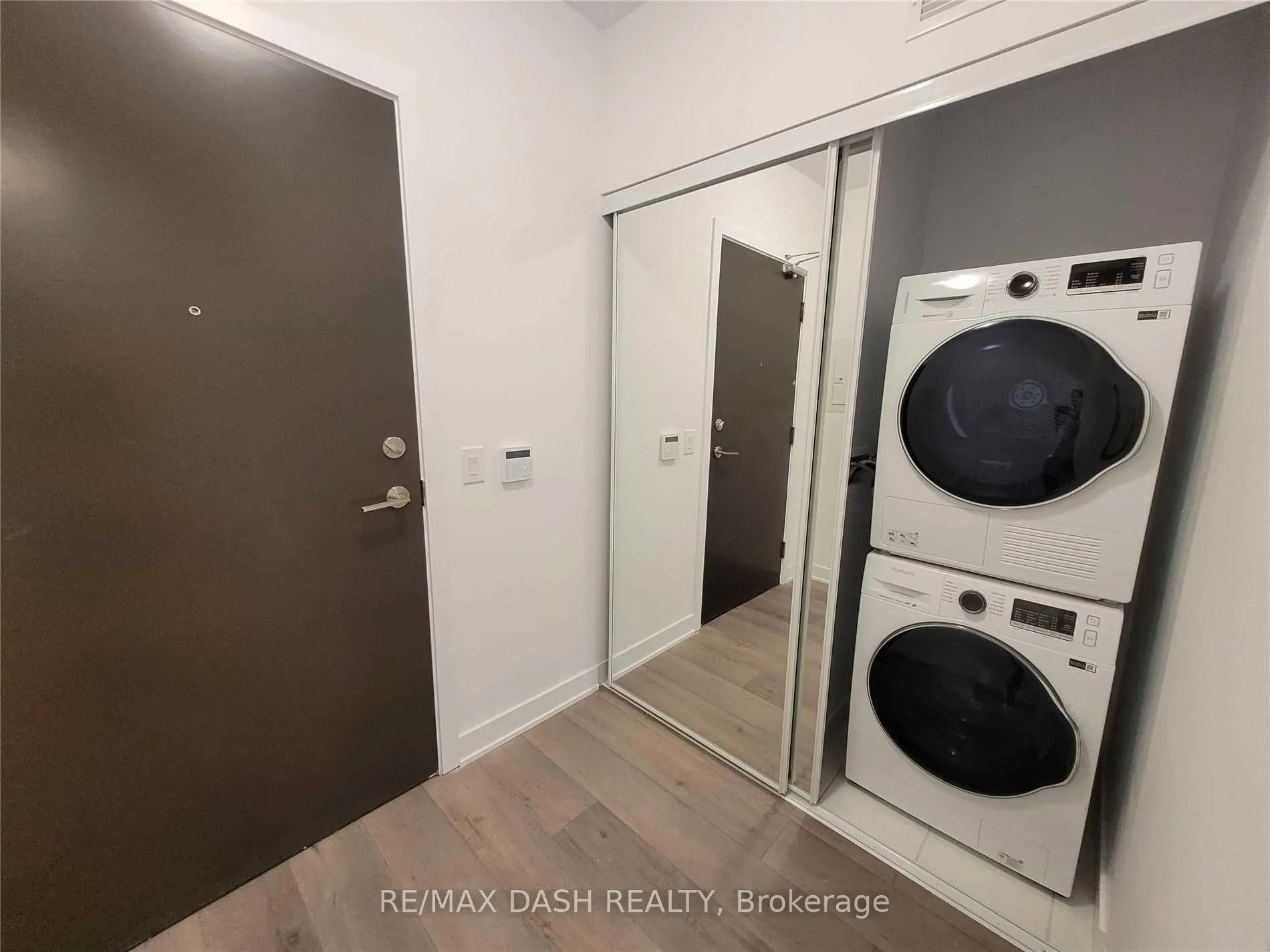 Photo 8 of Unit 1118, 10 Honeycrisp Crescent, Vaughan, Vaughan Corporate Centre — HOMEH