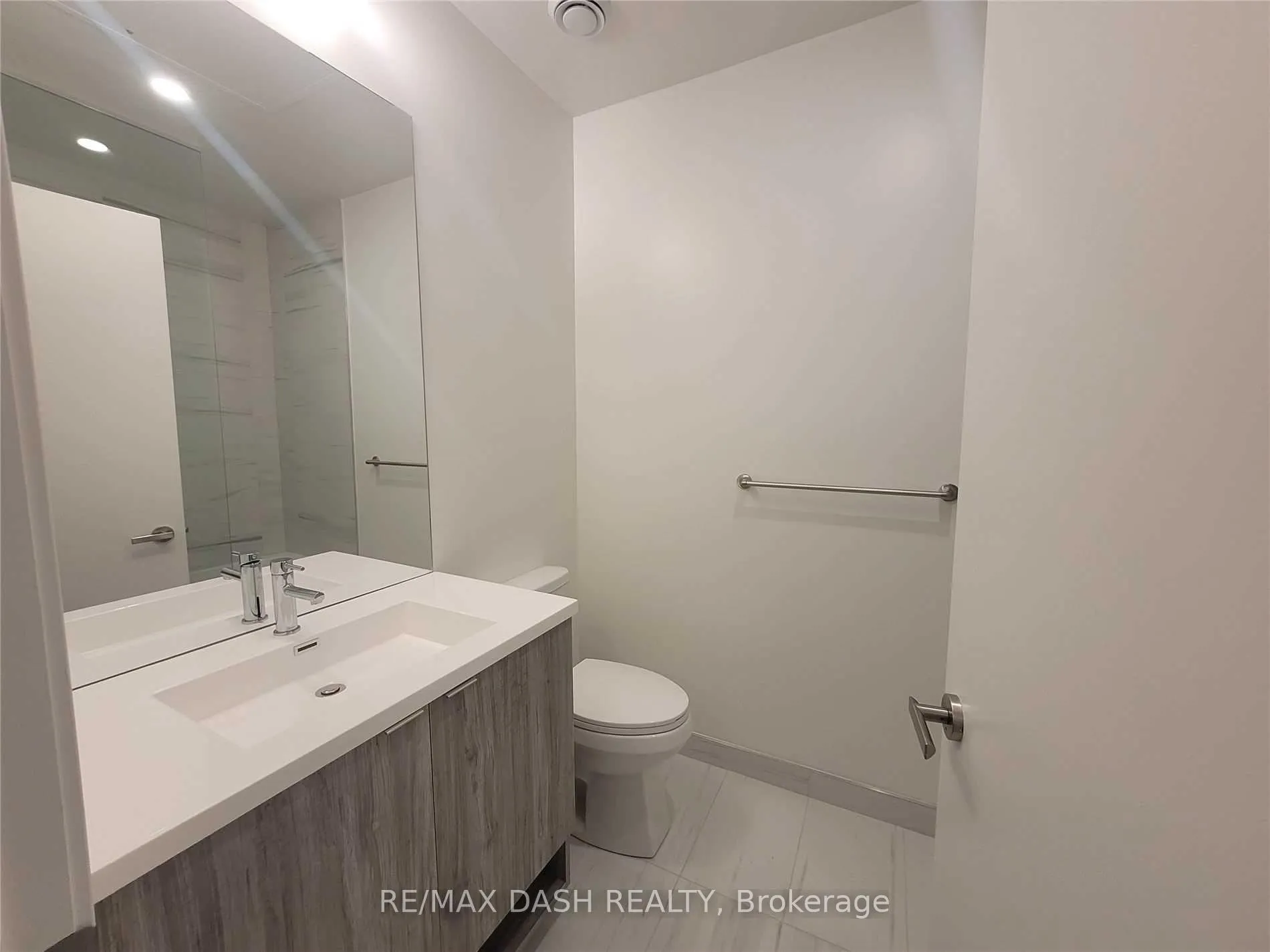 Photo 11 of Unit 1118, 10 Honeycrisp Crescent, Vaughan, Vaughan Corporate Centre — HOMEH
