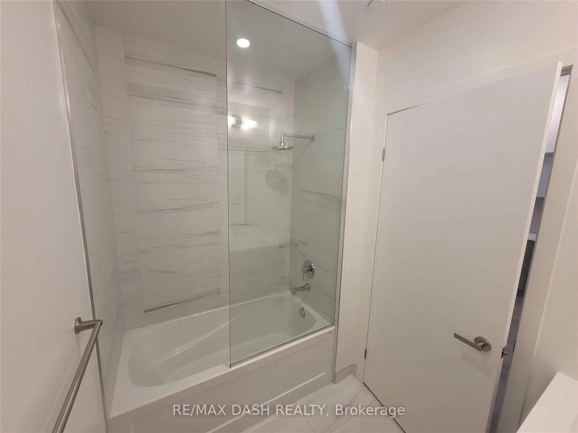 Photo 12 of Unit 1118, 10 Honeycrisp Crescent, Vaughan, Vaughan Corporate Centre — HOMEH