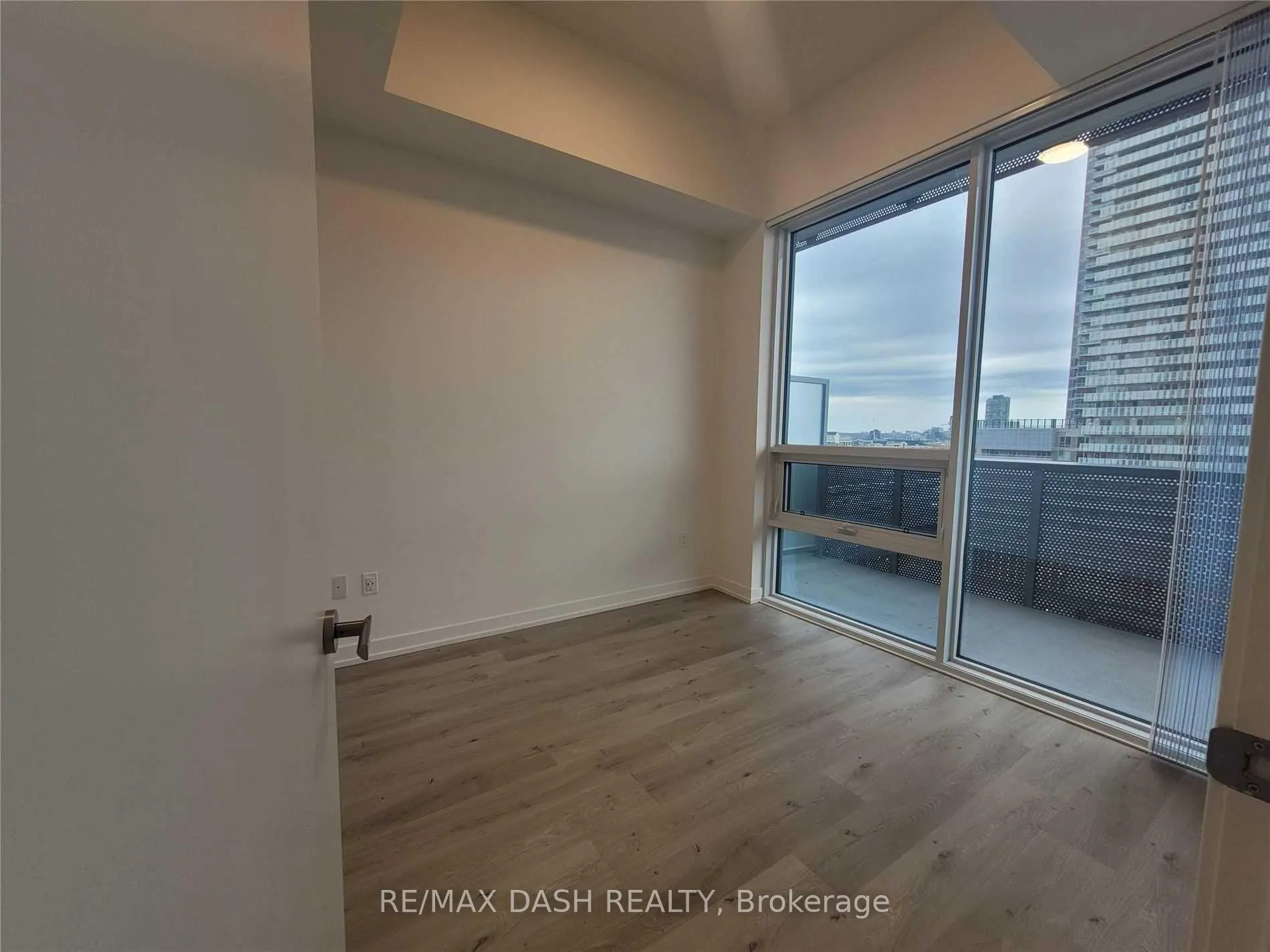 Photo 13 of Unit 1118, 10 Honeycrisp Crescent, Vaughan, Vaughan Corporate Centre — HOMEH