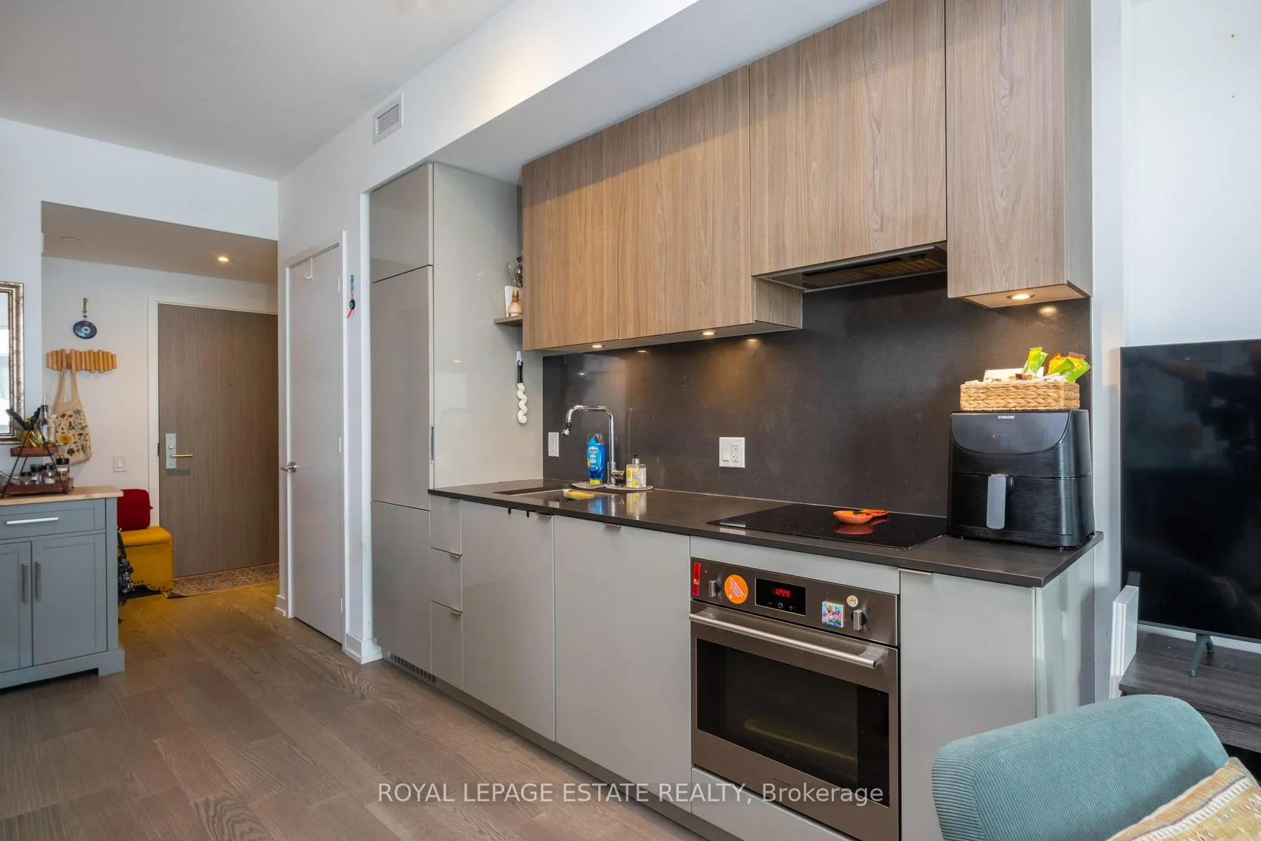 Photo 5 of Unit 2607, 161 Roehampton Avenue, Toronto, Mount Pleasant West — HOMEH