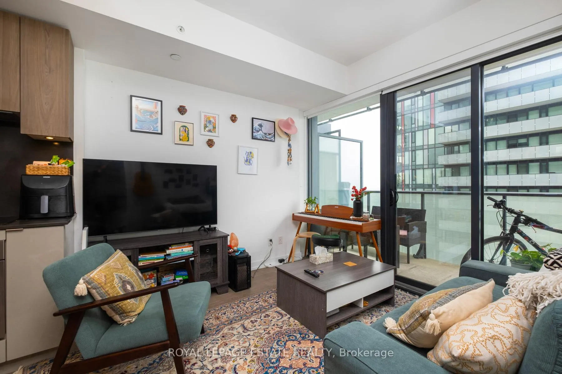 Photo 7 of Unit 2607, 161 Roehampton Avenue, Toronto, Mount Pleasant West — HOMEH