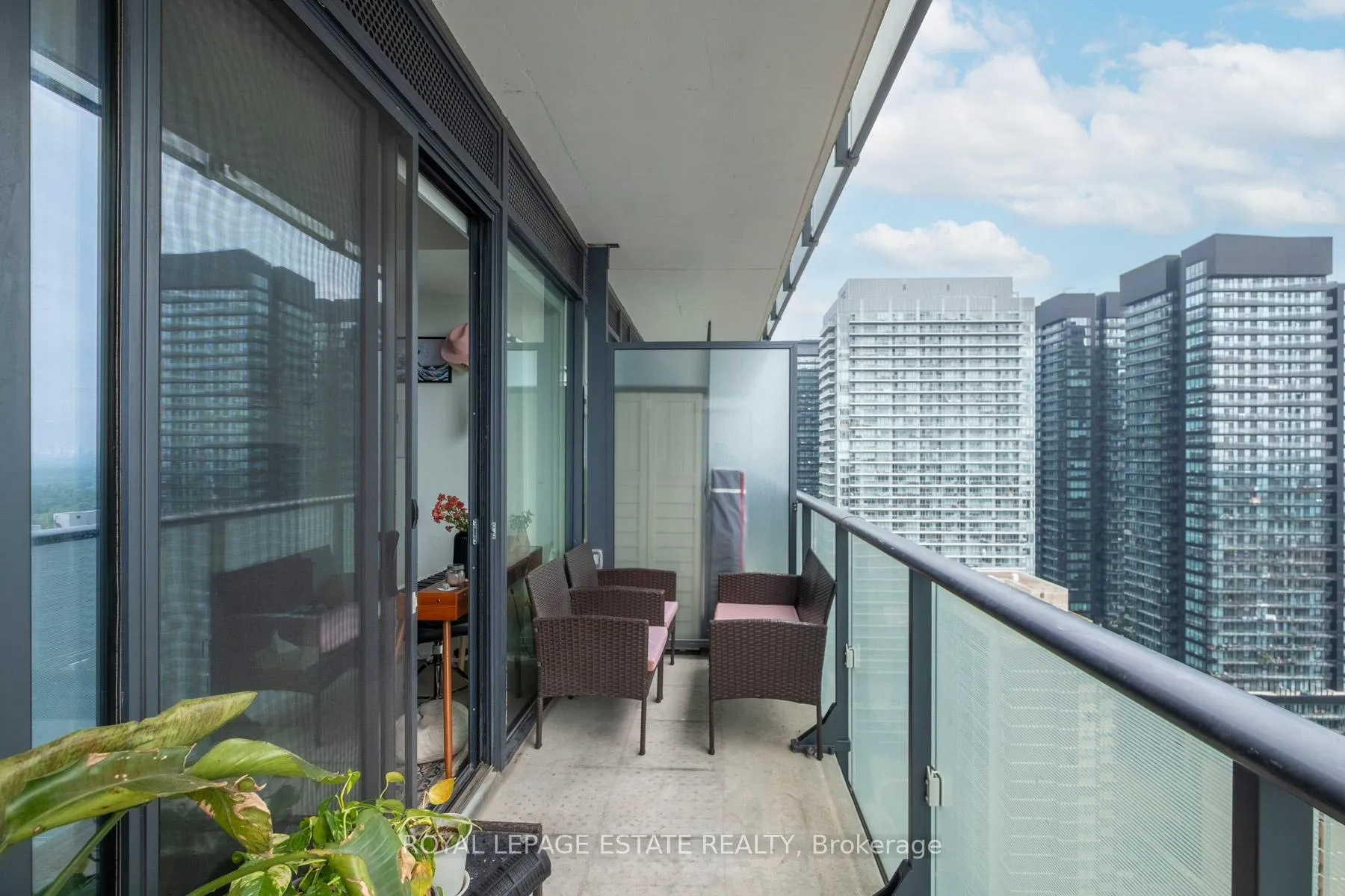 Photo 13 of Unit 2607, 161 Roehampton Avenue, Toronto, Mount Pleasant West — HOMEH