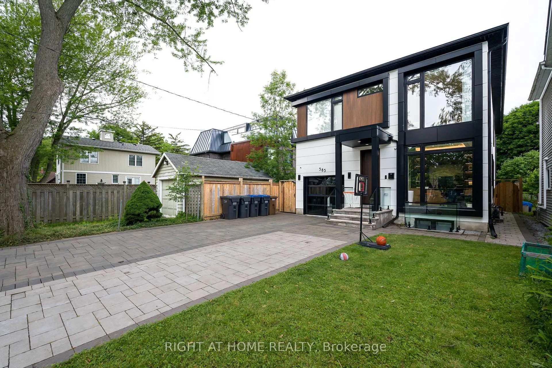 Front of 585 Montbeck Crescent