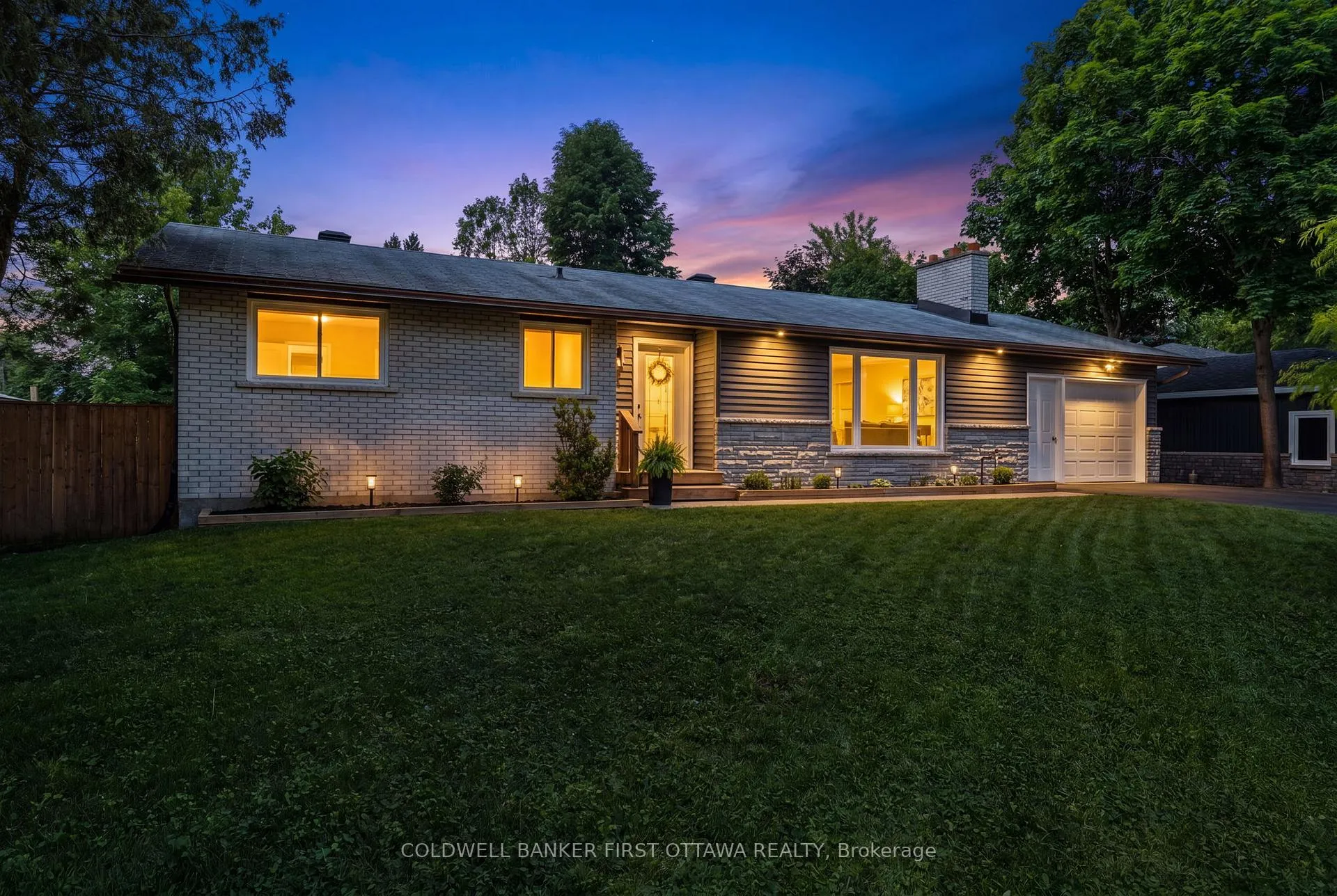 Photo 1 of 5276 Hillcrest Drive, Ottawa, Manotick Long Island & Nicholls Island — HOMEH