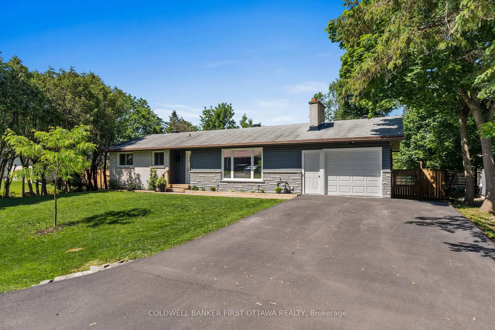 Photo 3 of 5276 Hillcrest Drive, Ottawa, Manotick Long Island & Nicholls Island — HOMEH