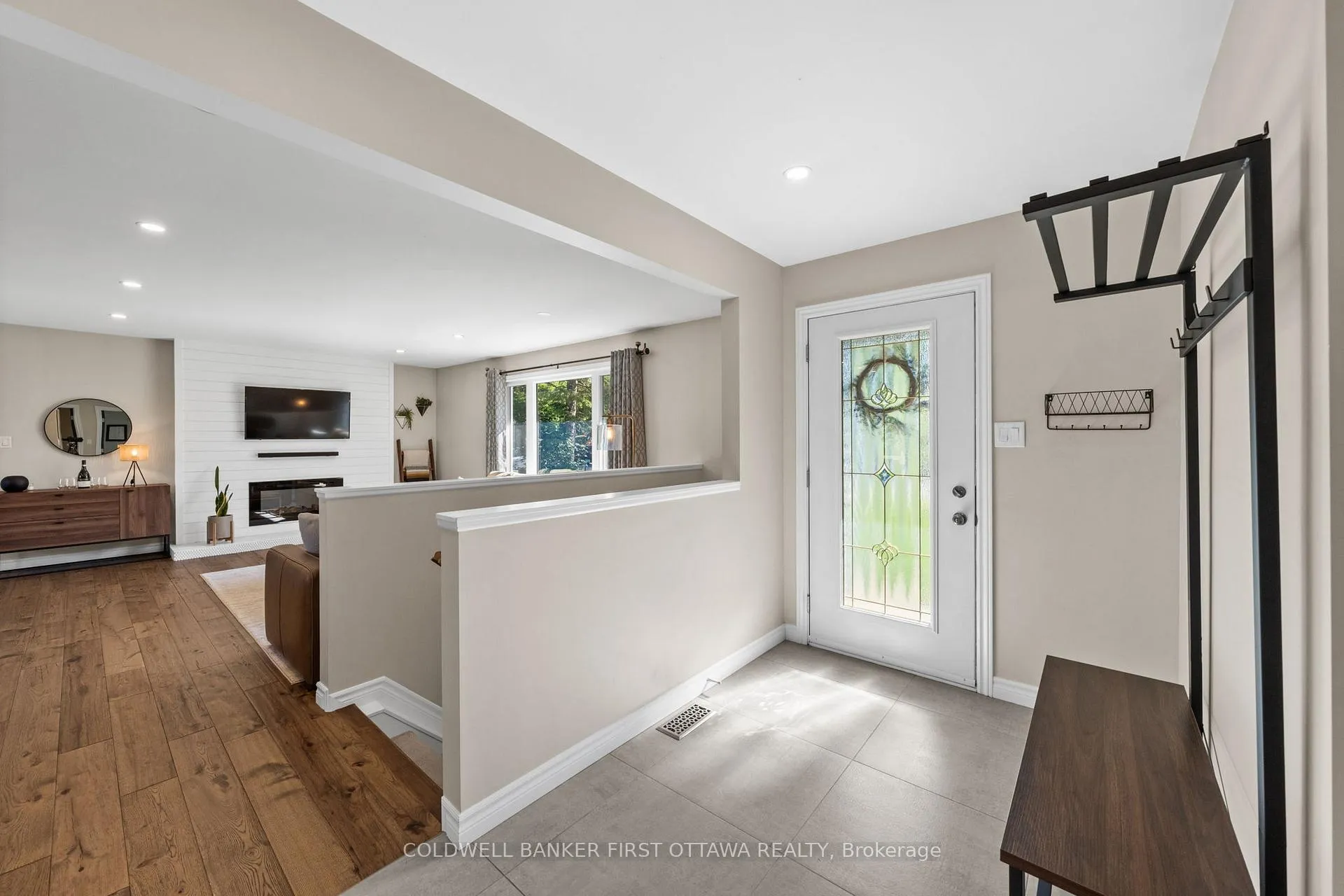 Photo 4 of 5276 Hillcrest Drive, Ottawa, Manotick Long Island & Nicholls Island — HOMEH
