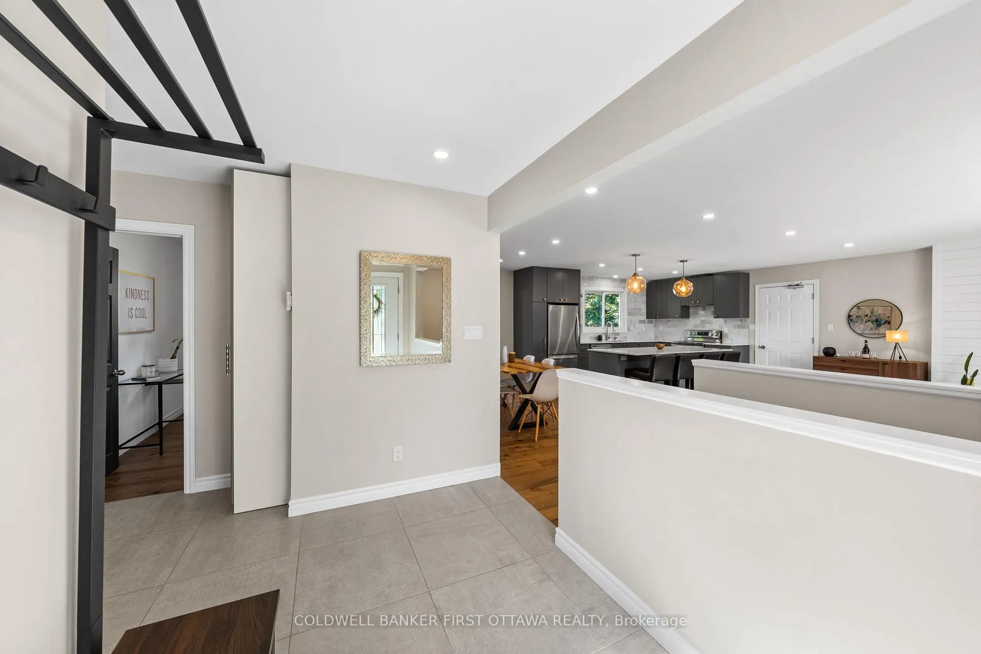 Photo 5 of 5276 Hillcrest Drive, Ottawa, Manotick Long Island & Nicholls Island — HOMEH