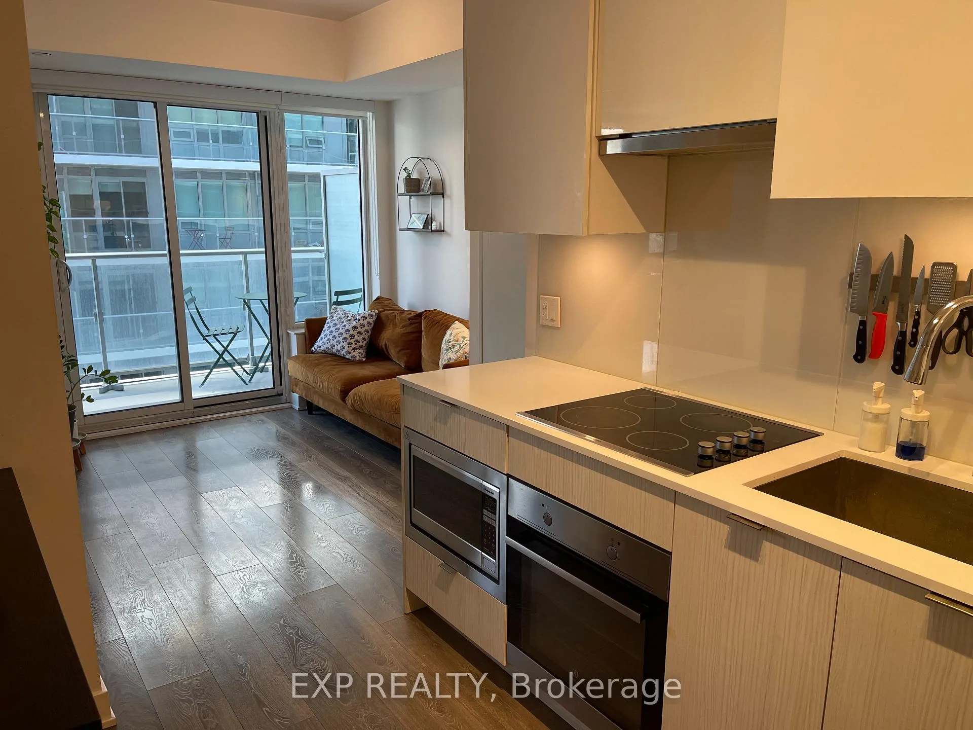 Photo 4 of Unit 2015, 195 Redpath Avenue, Toronto, Mount Pleasant West — HOMEH