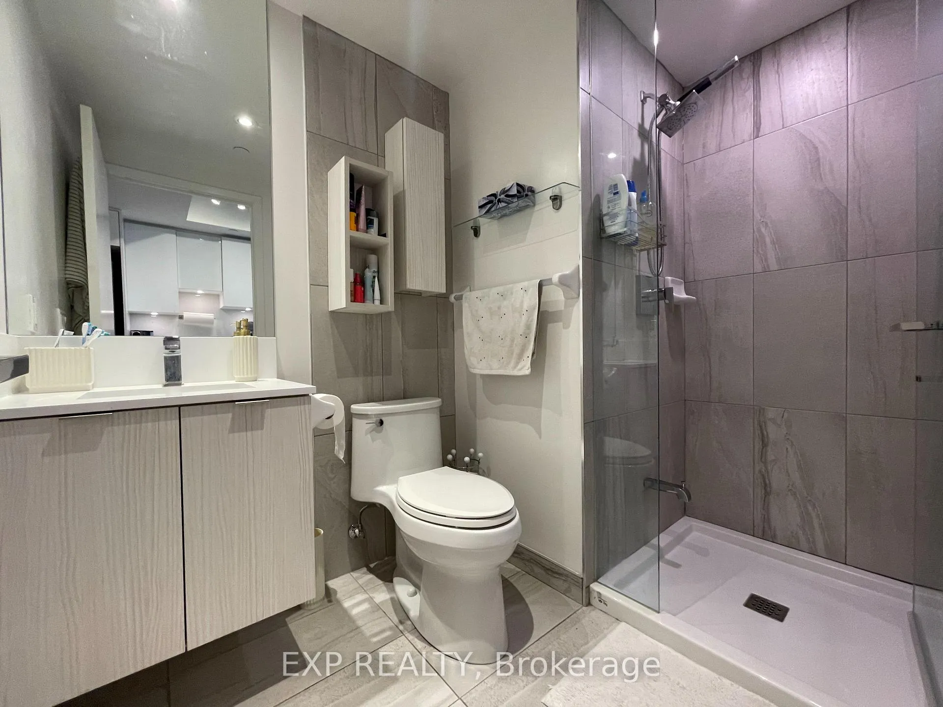 Photo 18 of Unit 2015, 195 Redpath Avenue, Toronto, Mount Pleasant West — HOMEH