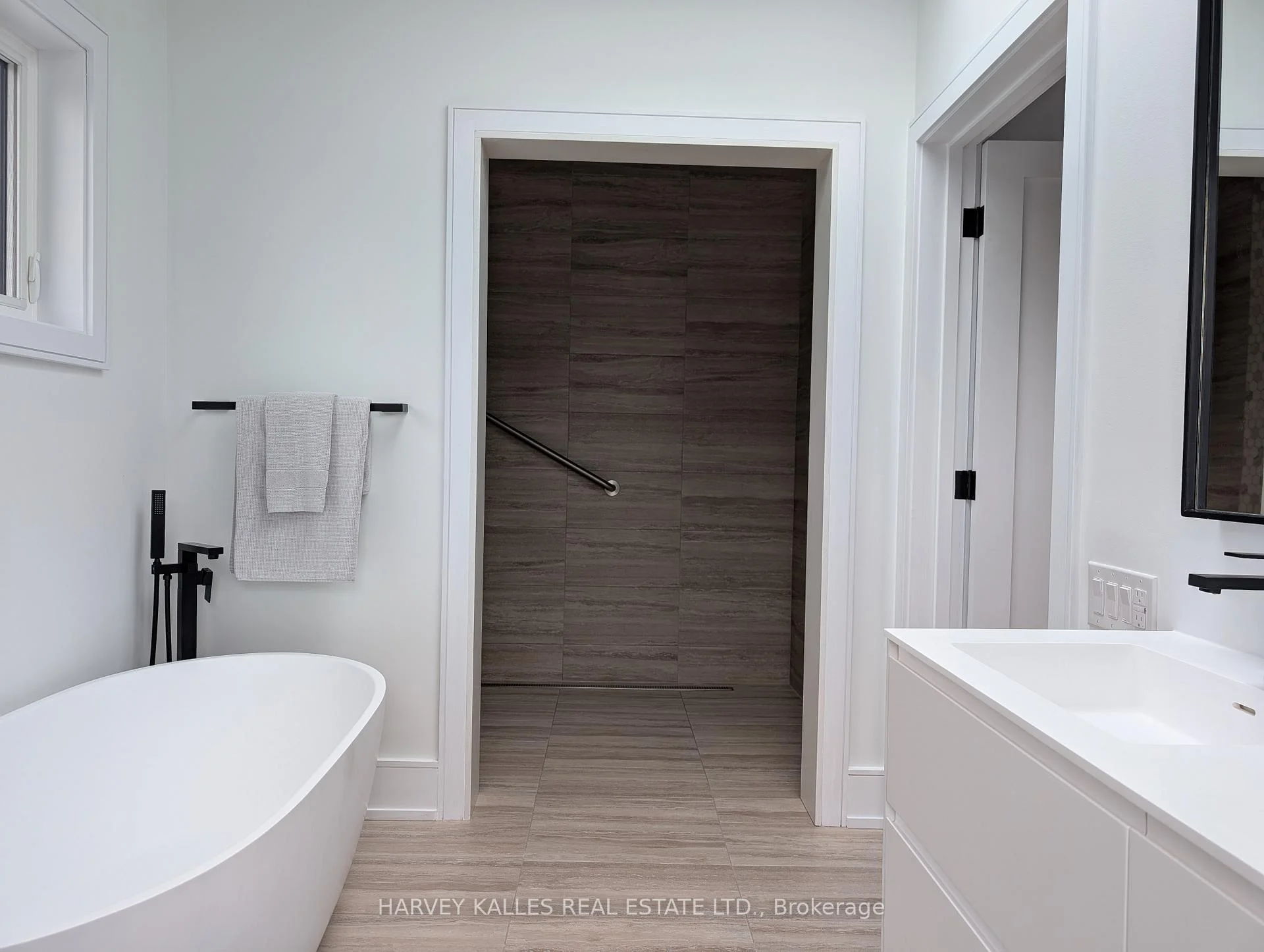 Photo 2 of 3279 Lakeshore Road, Burlington, Roseland — HOMEH