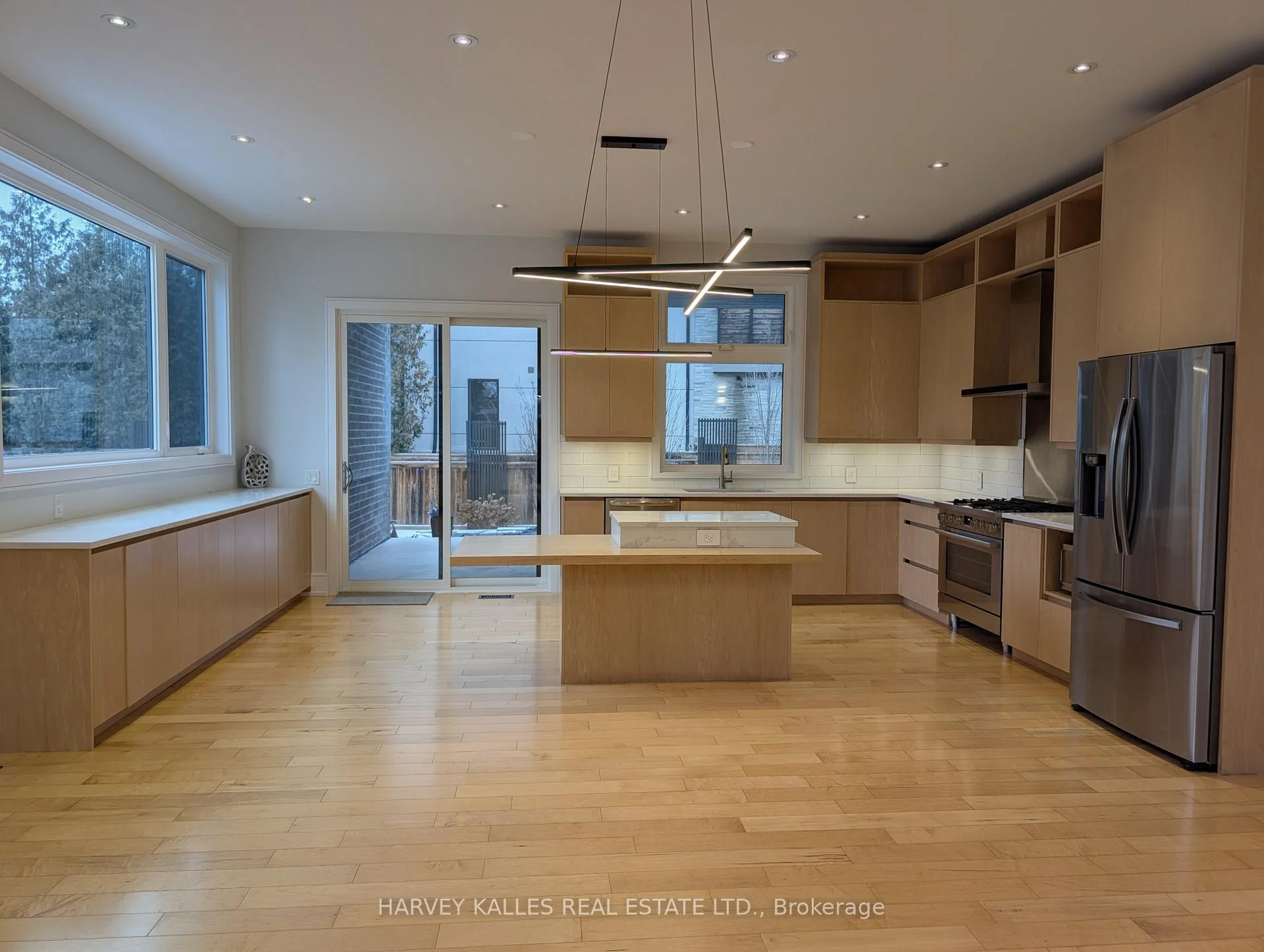 Photo 22 of 3279 Lakeshore Road, Burlington, Roseland — HOMEH