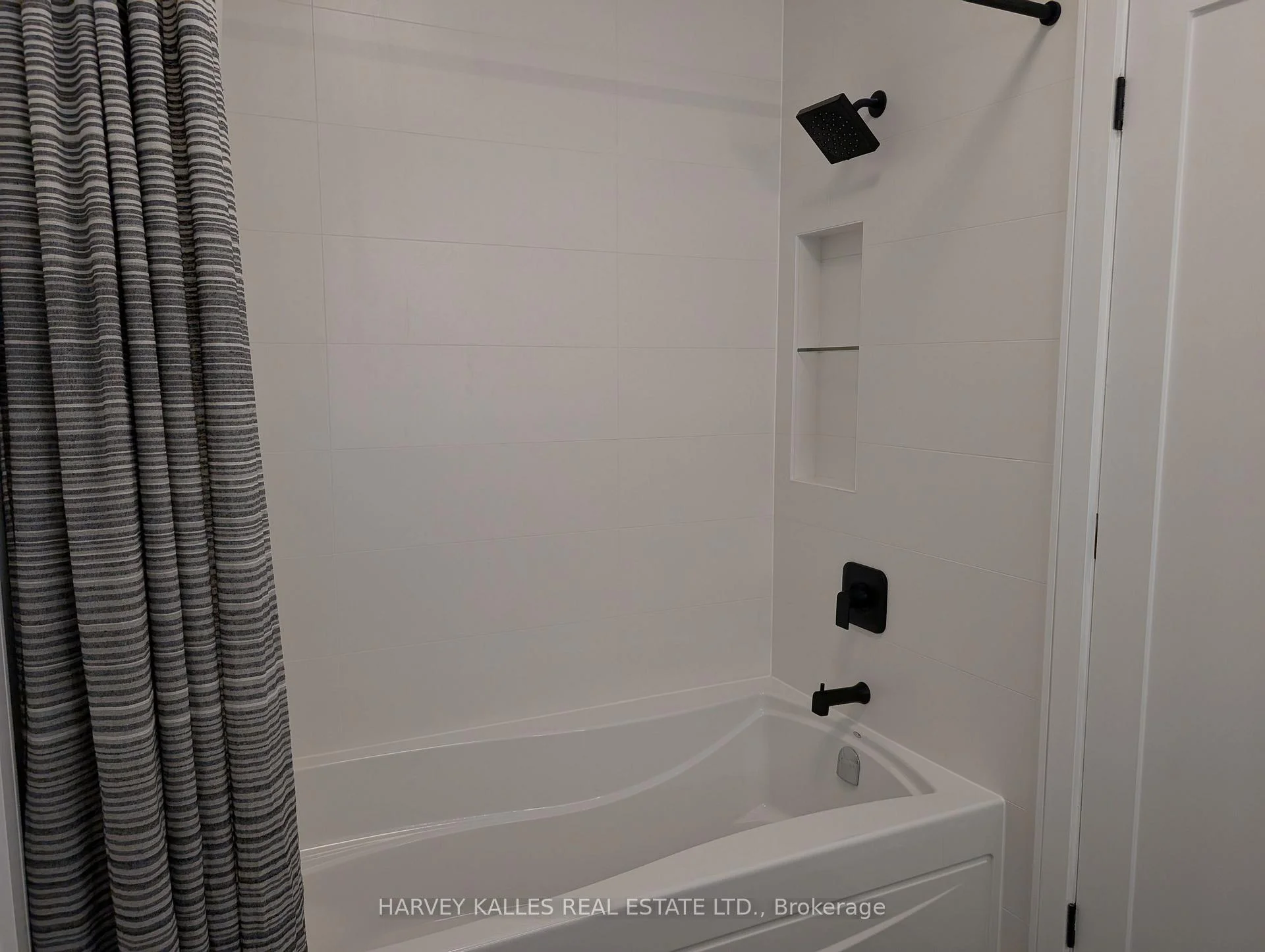 Photo 29 of 3279 Lakeshore Road, Burlington, Roseland — HOMEH