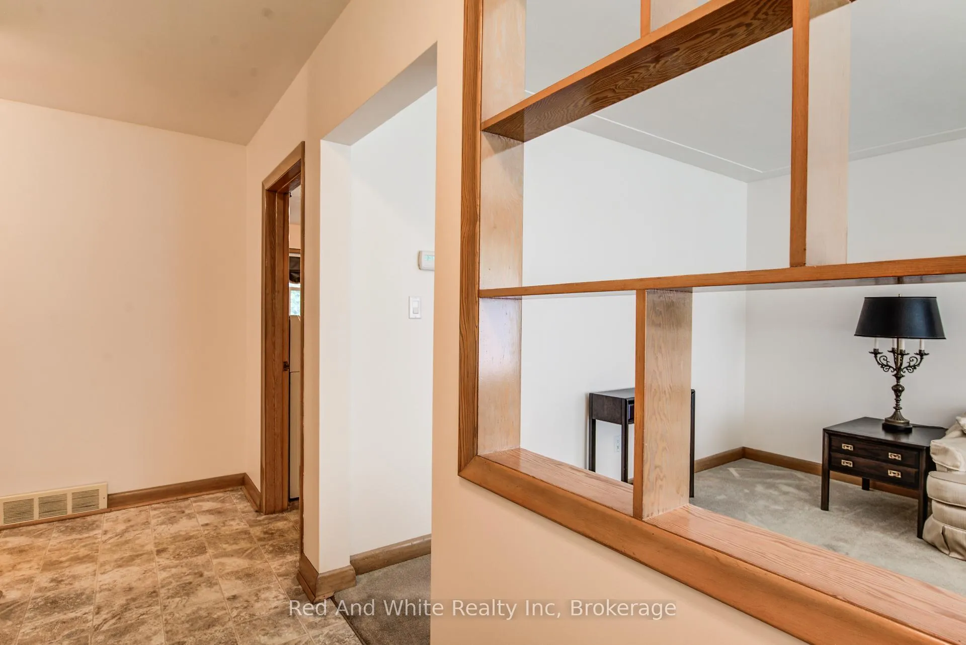 Photo 5 of 104 Elgin Crescent, Waterloo — HOMEH