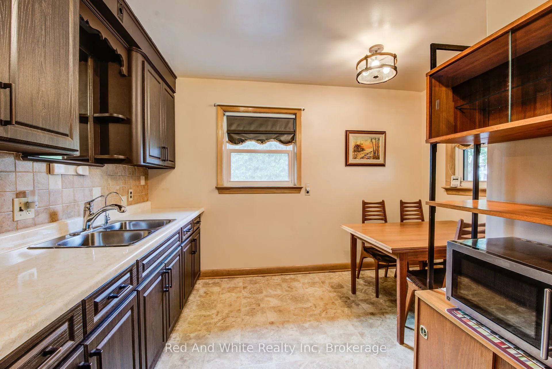 Photo 8 of 104 Elgin Crescent, Waterloo — HOMEH