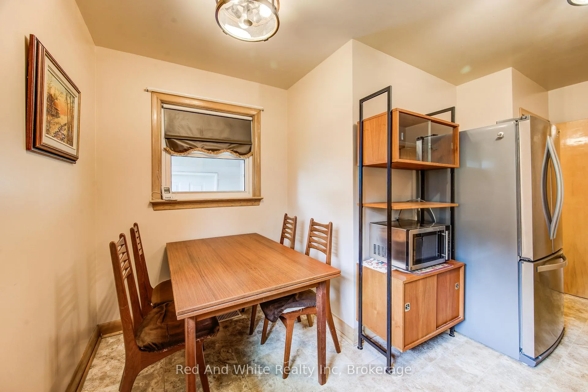 Photo 9 of 104 Elgin Crescent, Waterloo — HOMEH