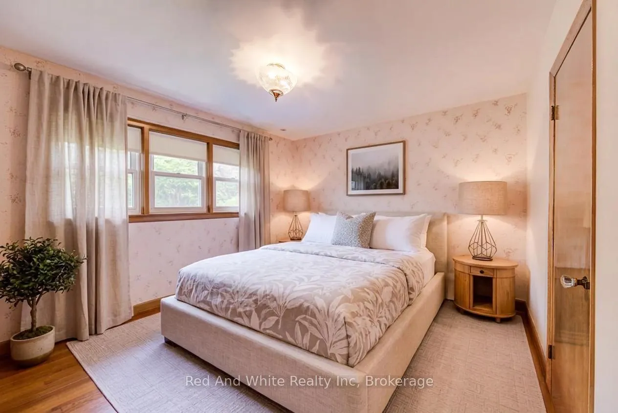 Photo 12 of 104 Elgin Crescent, Waterloo — HOMEH