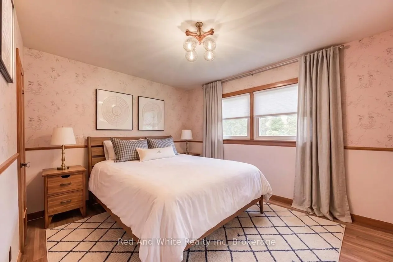 Photo 14 of 104 Elgin Crescent, Waterloo — HOMEH