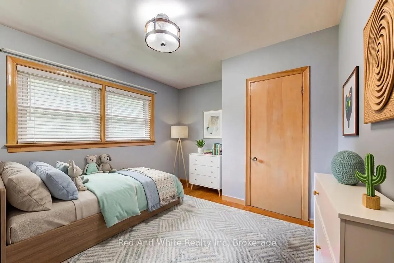 Photo 16 of 104 Elgin Crescent, Waterloo — HOMEH