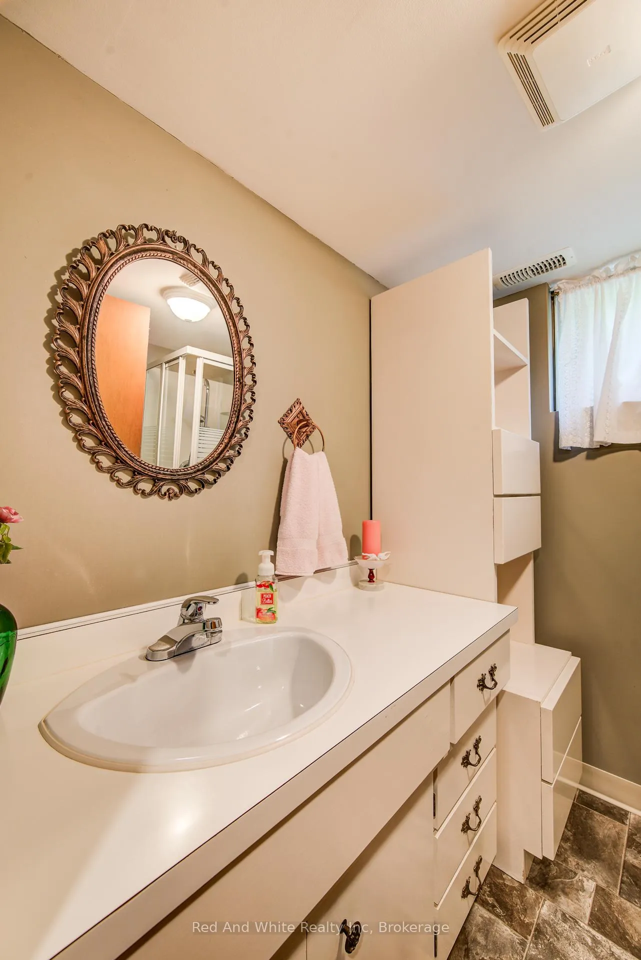 Photo 28 of 104 Elgin Crescent, Waterloo — HOMEH