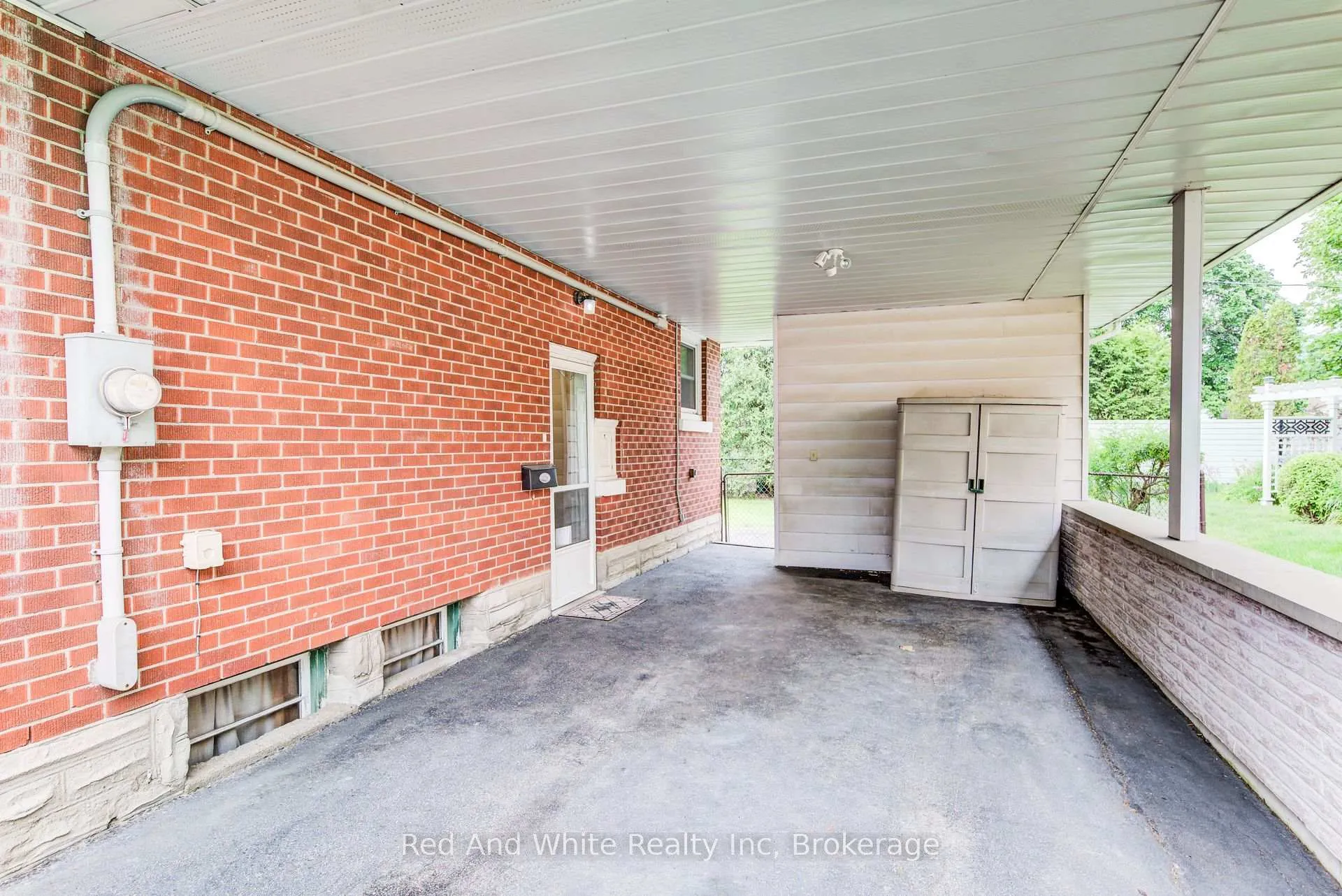 Photo 30 of 104 Elgin Crescent, Waterloo — HOMEH