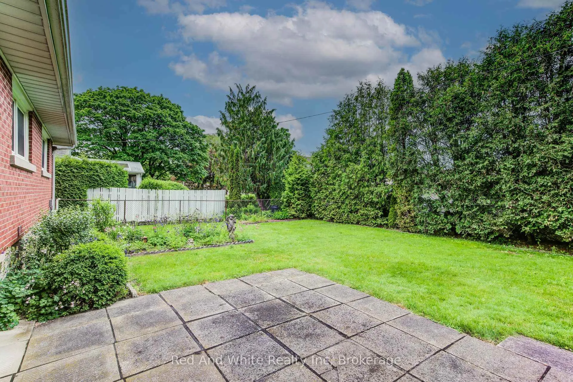Photo 31 of 104 Elgin Crescent, Waterloo — HOMEH