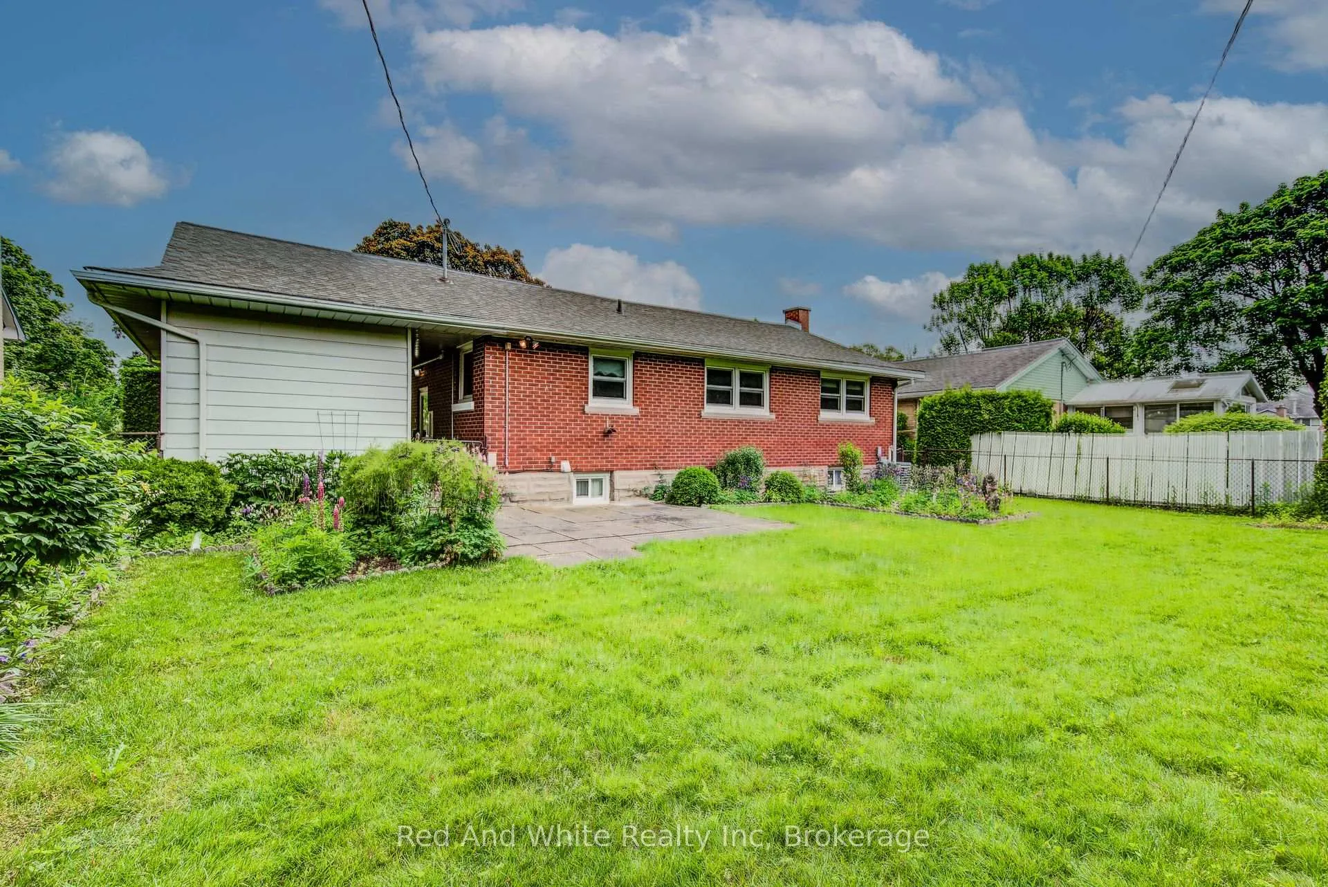 Photo 32 of 104 Elgin Crescent, Waterloo — HOMEH