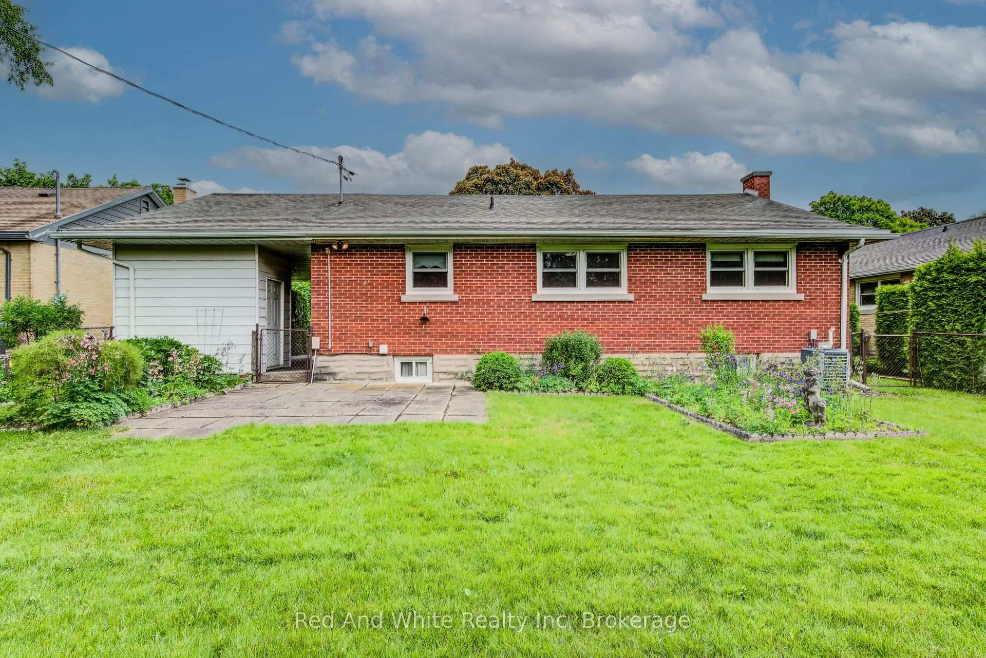 Photo 33 of 104 Elgin Crescent, Waterloo — HOMEH