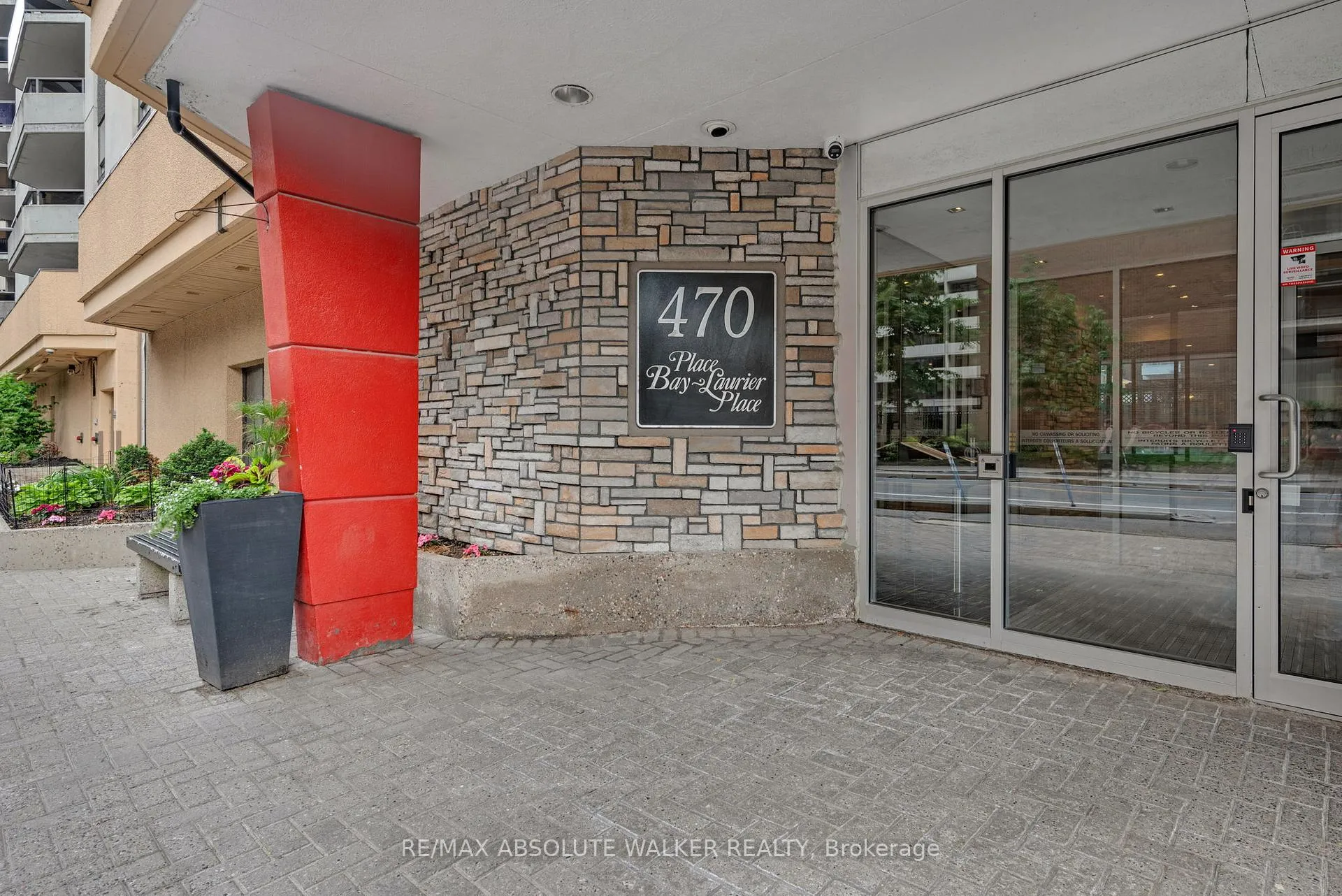 Photo 2 of Unit 201, 470 Laurier Avenue W, Ottawa, Ottawa Centre — HOMEH