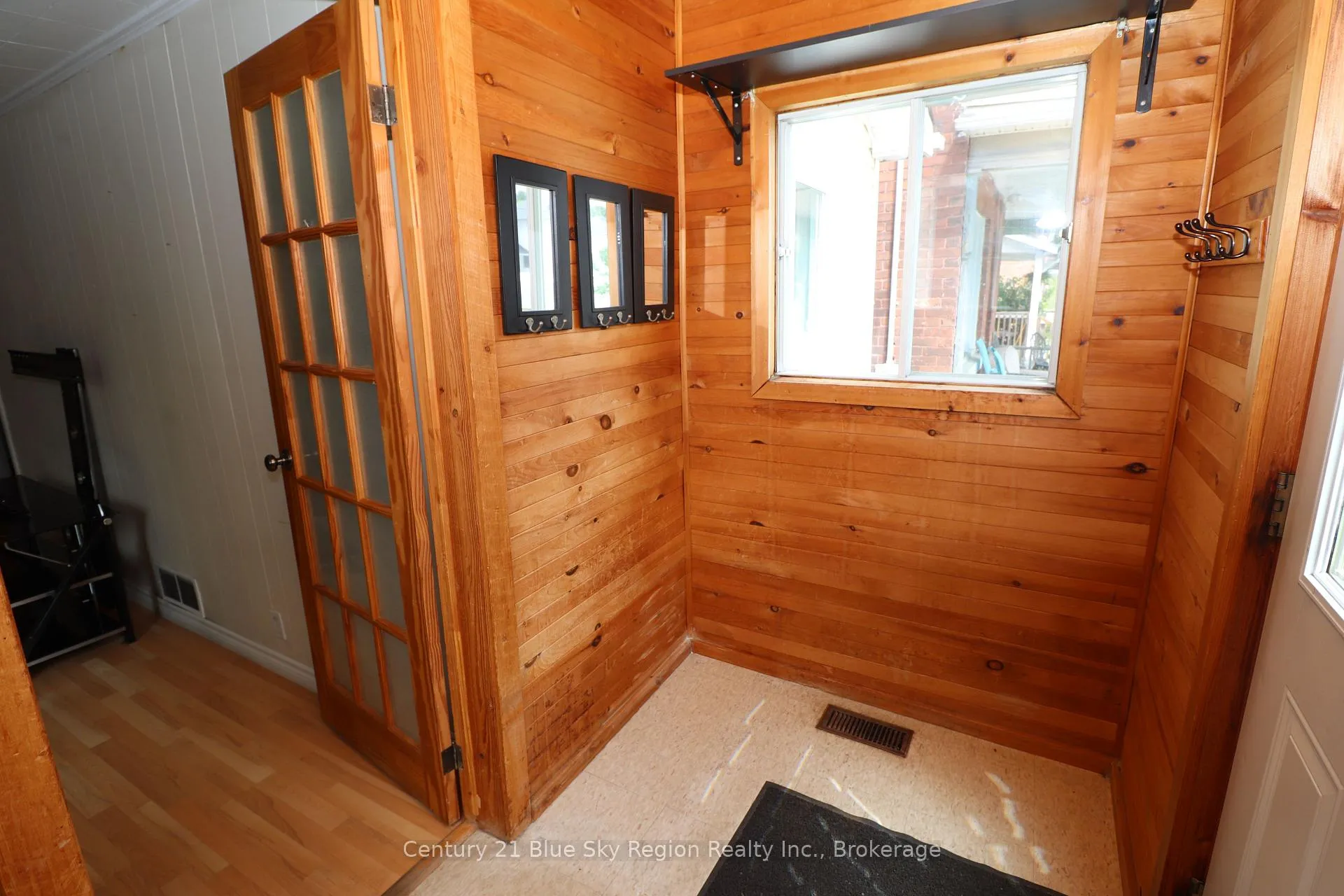 Photo 4 of 463 Mcleod Street, North Bay, Central — HOMEH