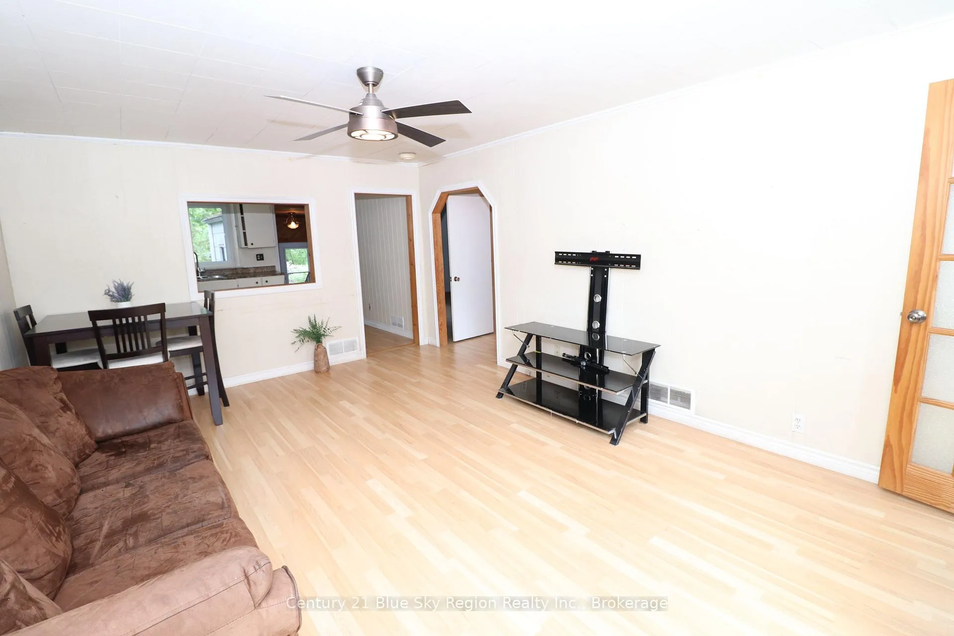 Photo 6 of 463 Mcleod Street, North Bay, Central — HOMEH