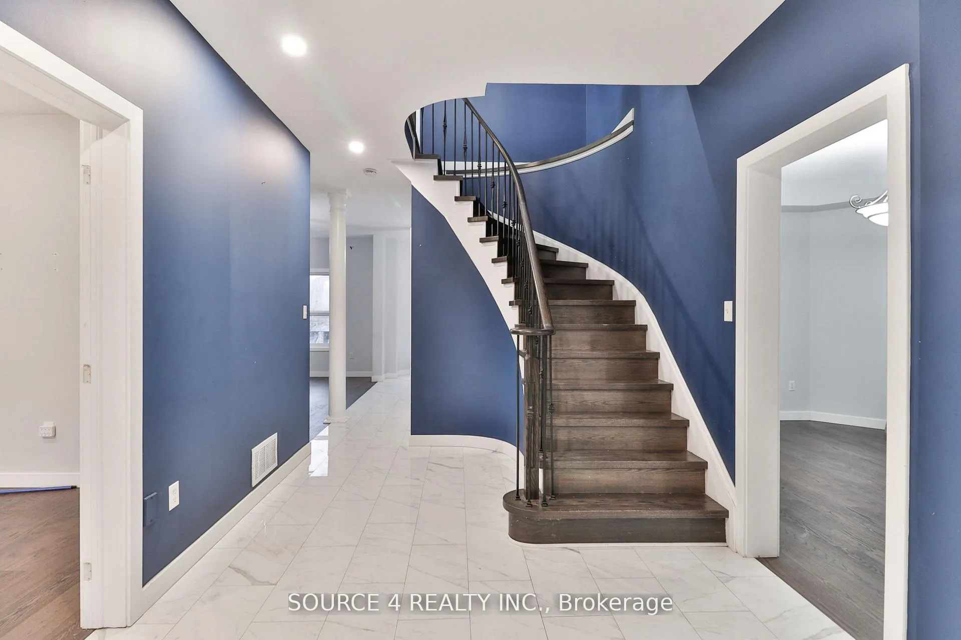 Photo 3 of 262 Livingstone Street E, Barrie, Little Lake — HOMEH