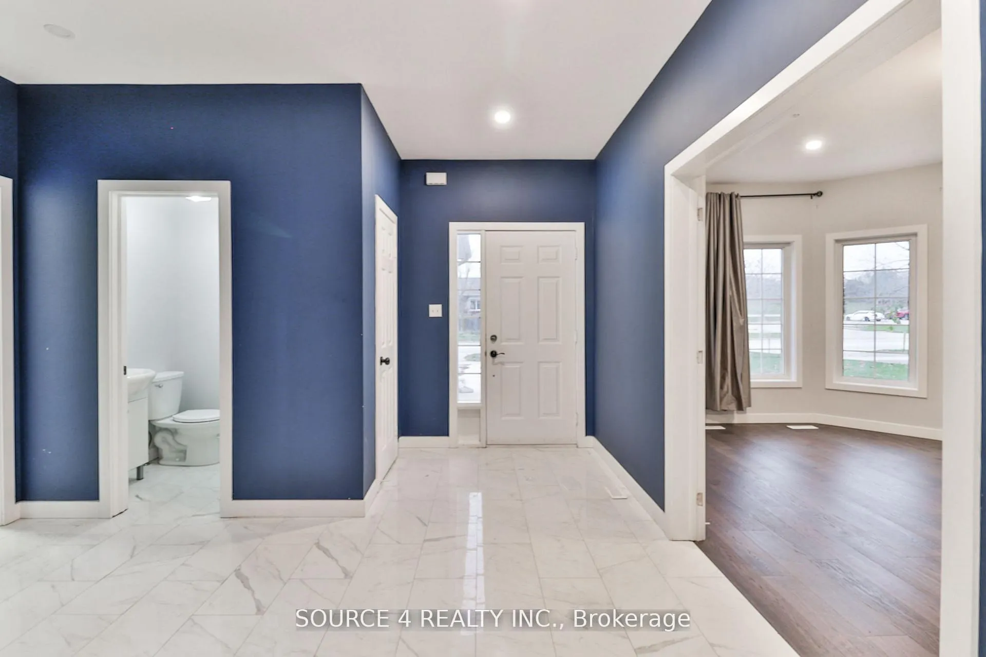 Photo 4 of 262 Livingstone Street E, Barrie, Little Lake — HOMEH