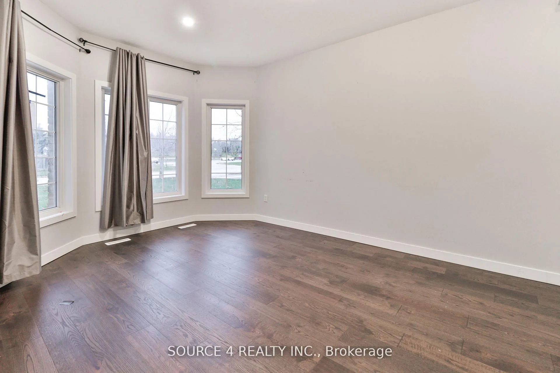 Photo 6 of 262 Livingstone Street E, Barrie, Little Lake — HOMEH